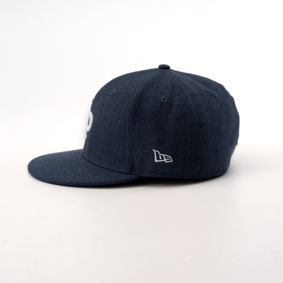 Casquette de baseball personnalisée haut de gamme, ajustée, en coton, avec visière plate et structure rigide, broderie 3D, casquette professionnelle de baseball avec broderie de logo personnalisé, adaptée à l’usage quotidien et aux activités en extérieur