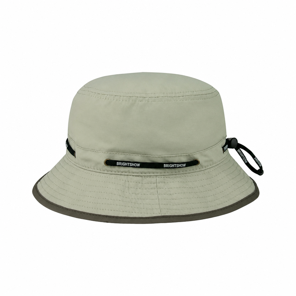 Premium aangepaste J7267 pet met trekkoordverstelling, contrasterende randafwerking en messing ventilatiegaten; brede rand voor UV-bescherming — buitenpet voor wandelen, vissen, reizen en promotionele merkvoering