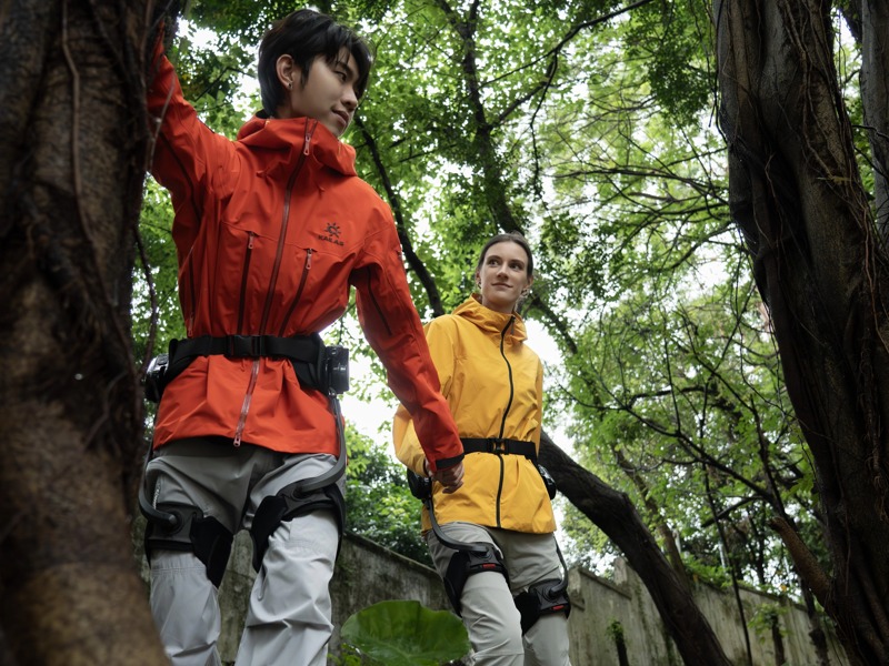 Přehled venkovních napájených exoskeletů