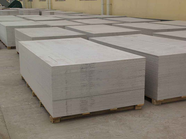 Quali caratteristiche dovrebbe possedere un pannello in gesso-PVC di qualità
