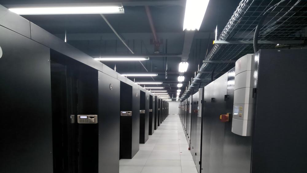 Охват эталонных проектов: 8+ отраслей