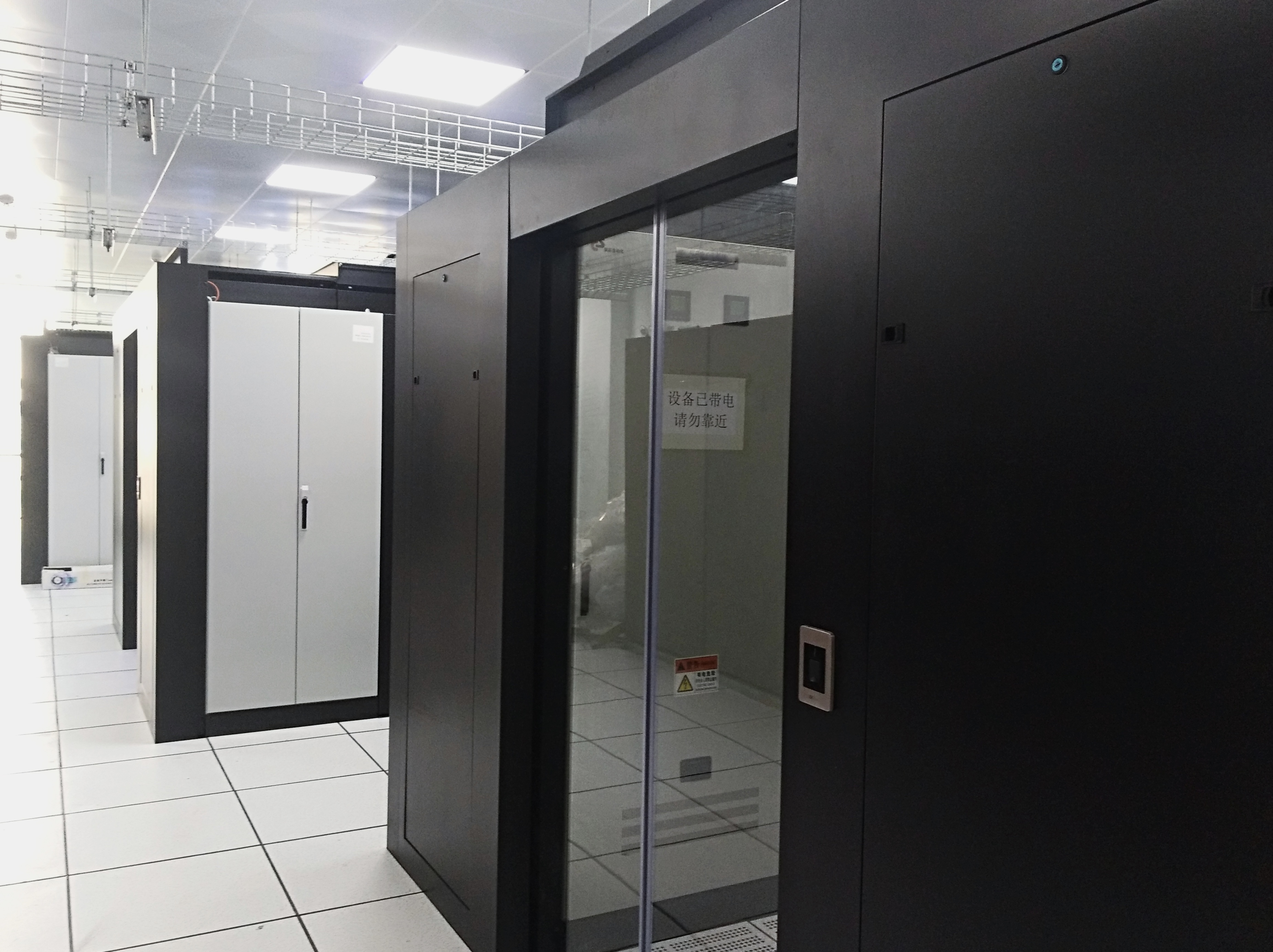 Enhance Data Center Efficiency with Modular Cold Aisle Containment Solutions