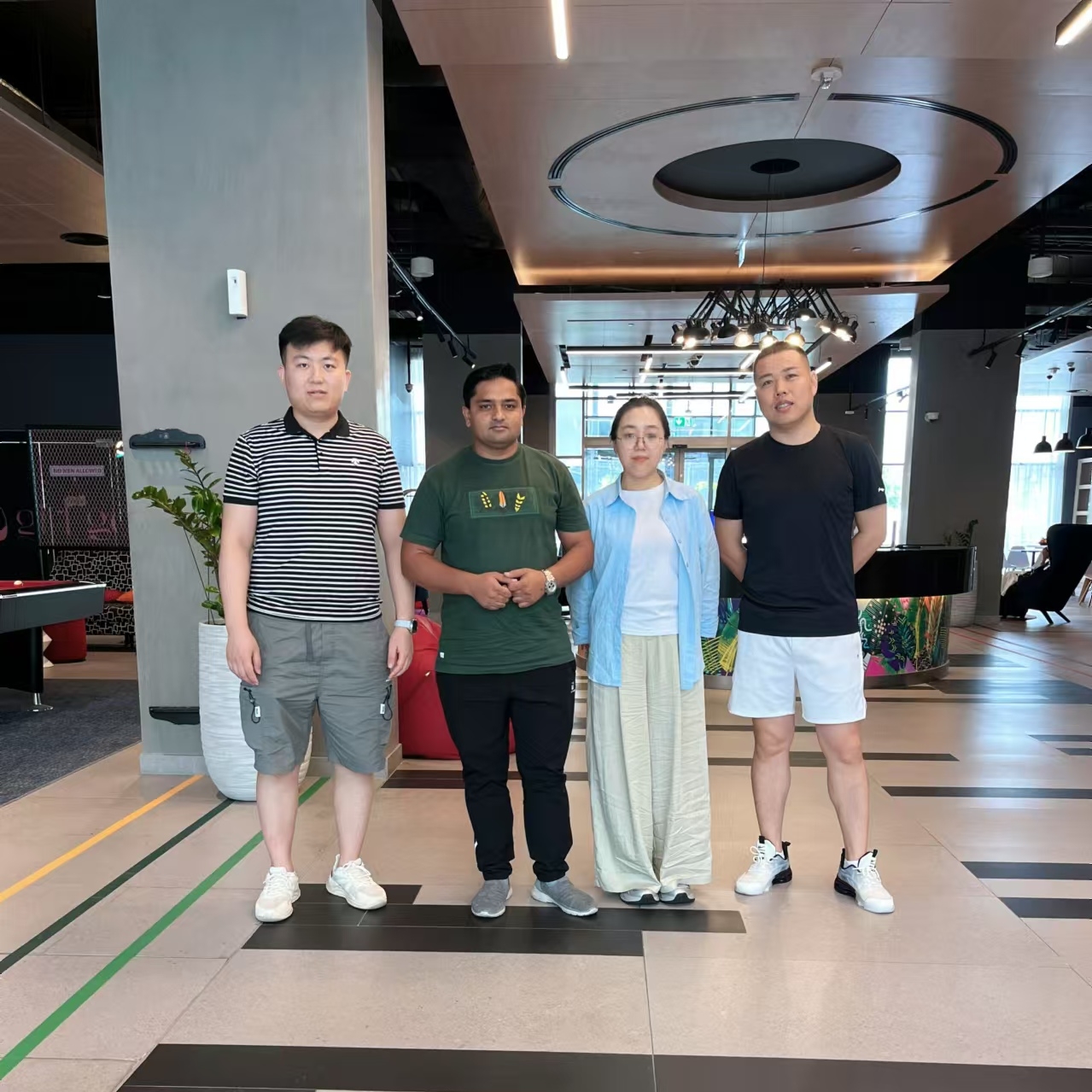 welcome distinguished guests start a new journey foreign customers visit -2