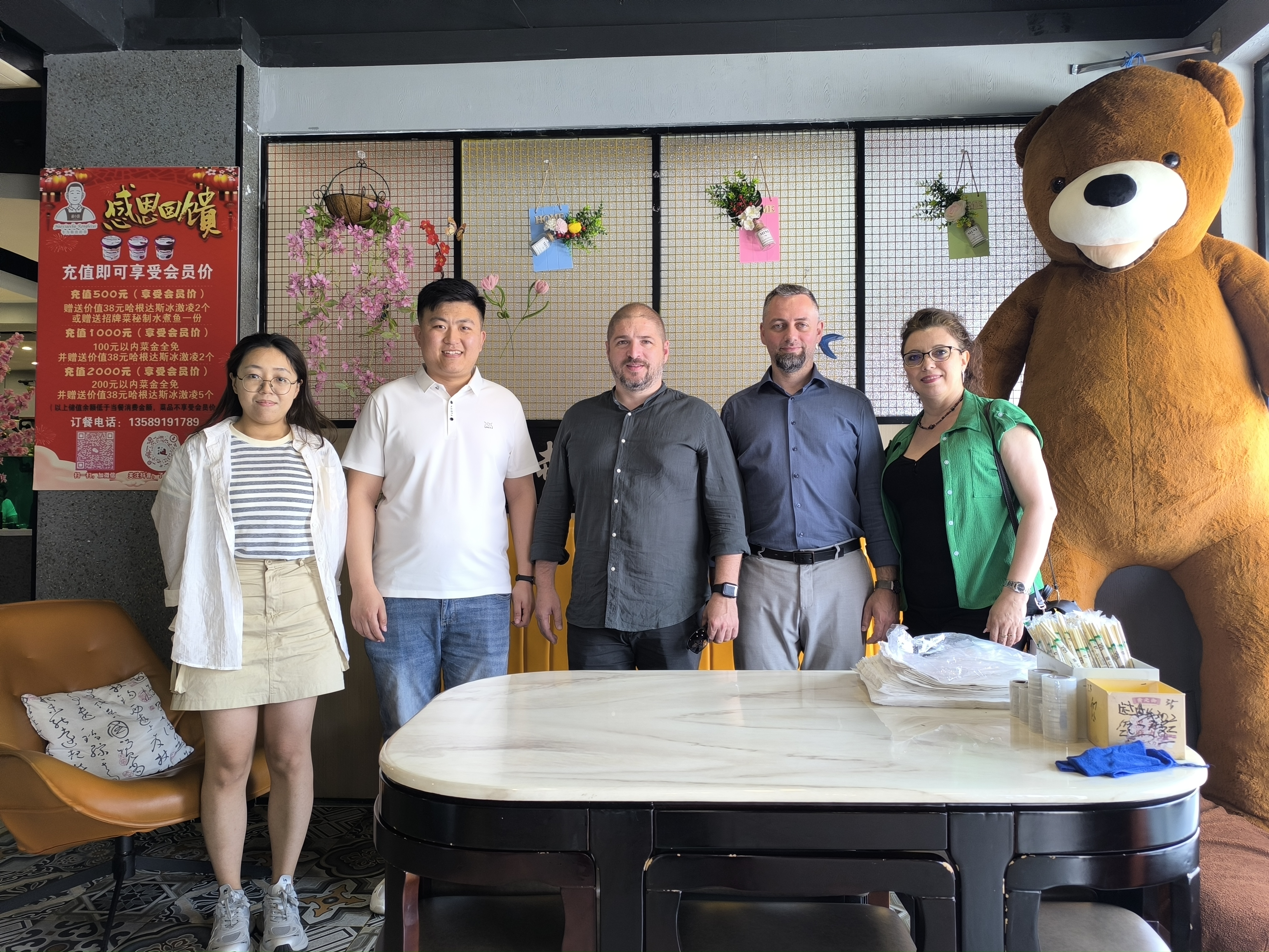 welcome distinguished guests start a new journey foreign customers visit -3