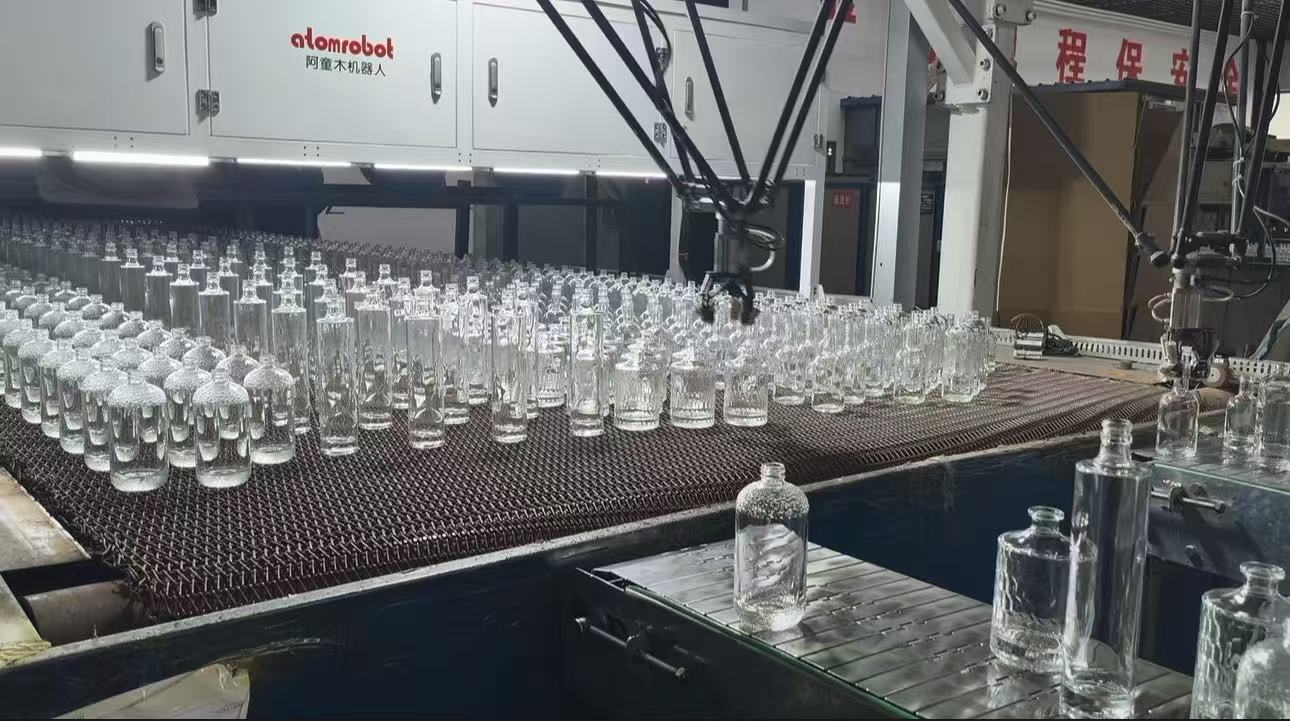 Spirit Bottle Packaging: How to Choose the Right Glass Bottle Manufacturer for Your Brand