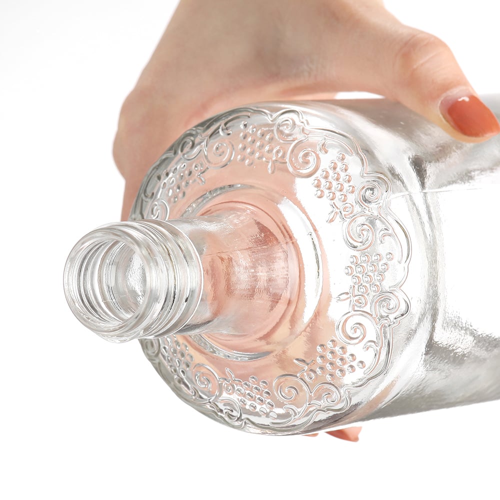 Jak zaprojektować butelkę z alkoholem w celu rozpoznawalności marki?
