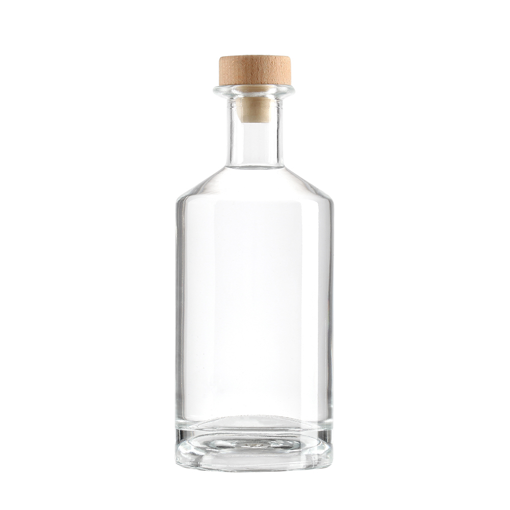Crystal clear glass liquor bottles, empty spirit bottles available in 700ml and 750ml. Suitable for whisky, brandy, vodka, tequila and other spirits. Can be equipped with custom cork stoppers and support customized crafts including screen printing, hot st