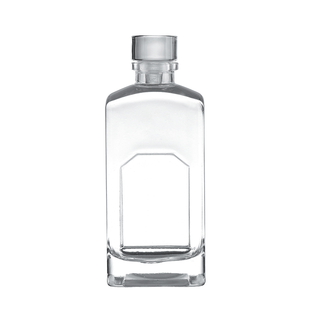 High-quality crystal white glass liquor bottles for spirits, available in 700ml and 750ml. Suitable for whisky, brandy, tequila, rum and other spirits. Support customization, labeling and ceramic decal printing. Equipped with cork stoppers.