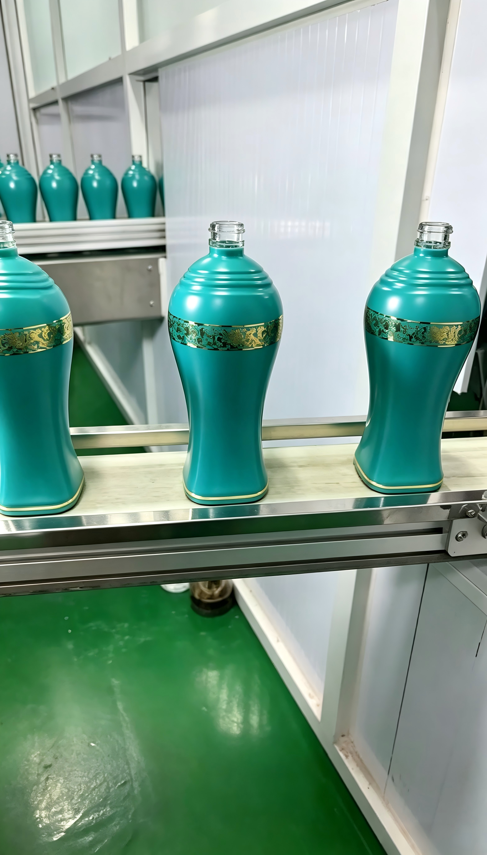 Spirit Packaging Upgrade Guide: How to Elevate Brand LOGO Quality Through Glass Bottle Silk Screen Printing