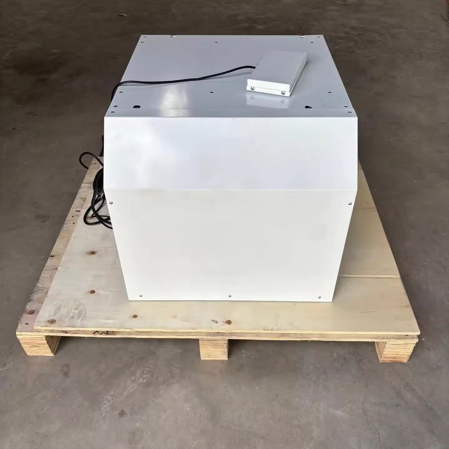 What Are the Key Benefits of Investing in a Large Commercial Dehumidifier?