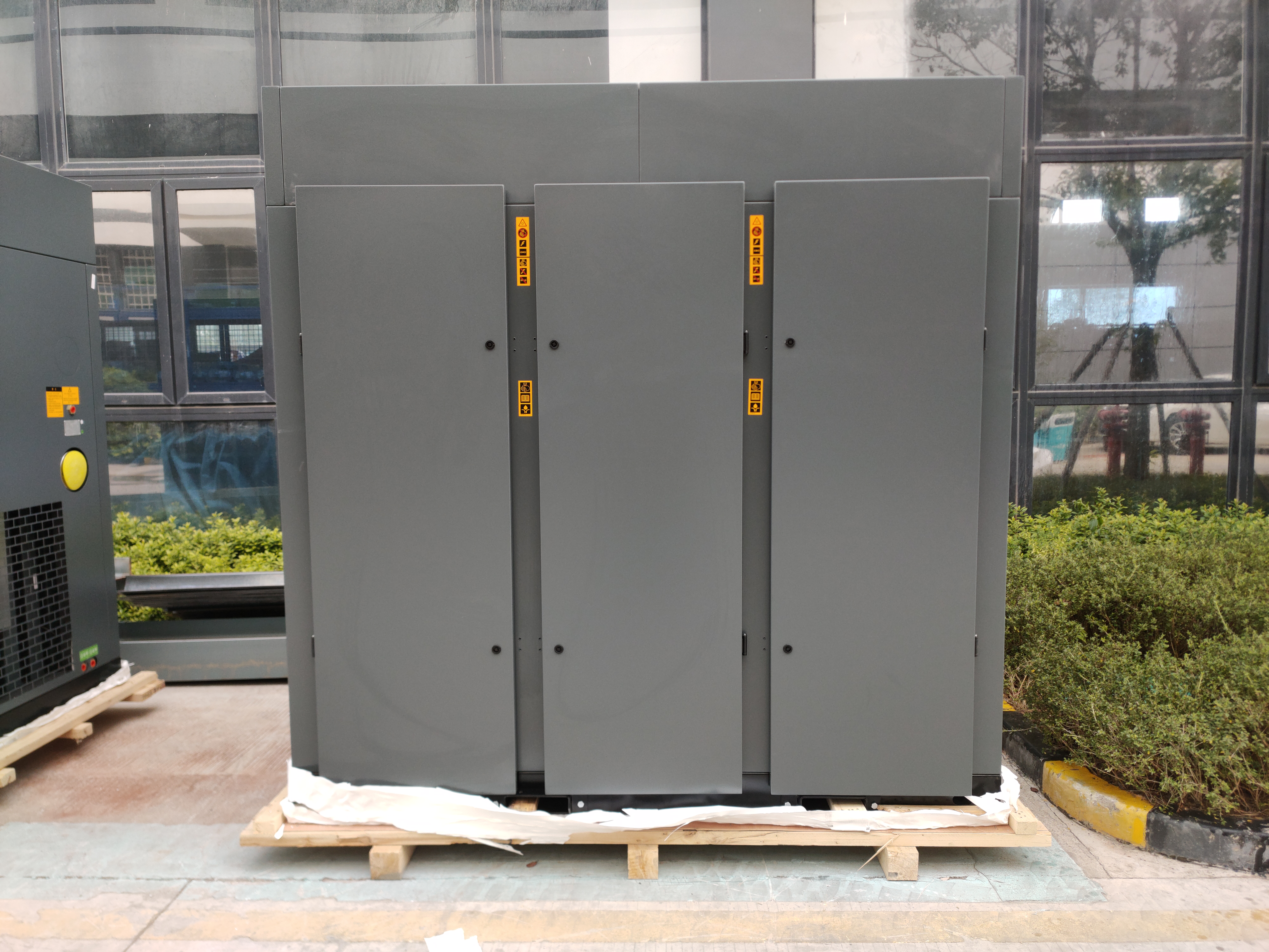 What Are the Benefits of Using a Desiccant Dryer in Your Air Compression System?