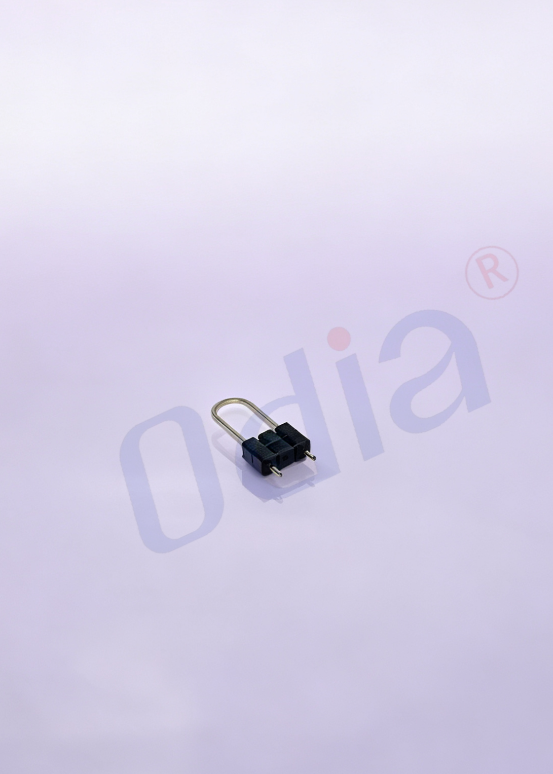 U-tvarový kolík s čtvercovým otvorem, 2,54 × 2,54 mm, jednoradý, 1×3P (střední kolík chybí), izolátor ze dvouvrstvého plastu, orientace 180°