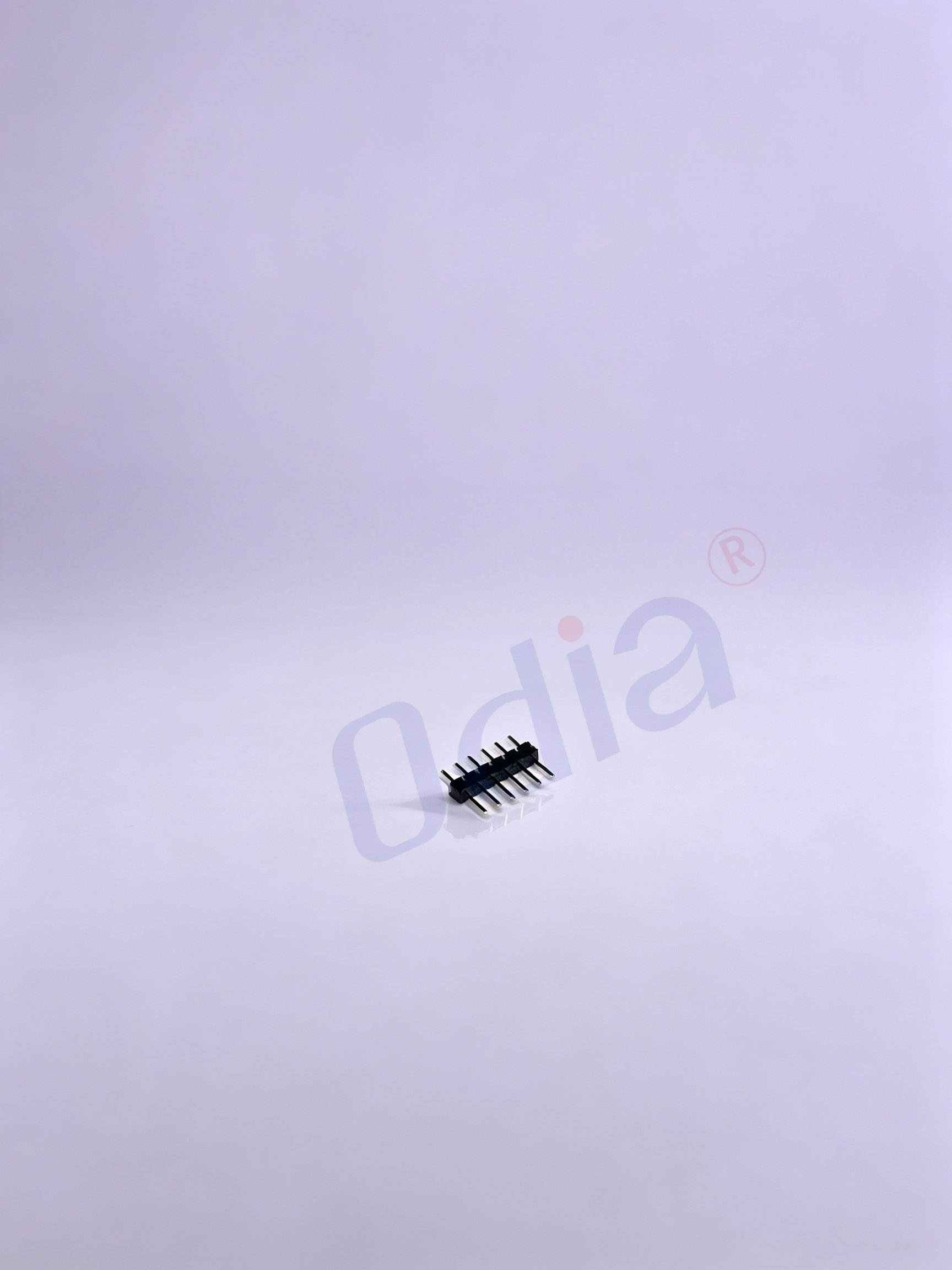 Přímý zásuvný kolík s čtvercovým otvorem, jednoradý 1×6P, rozměr 2,0×2,0 mm, jedna plastová izolace, orientace 180°, celková výška 8,7 mm