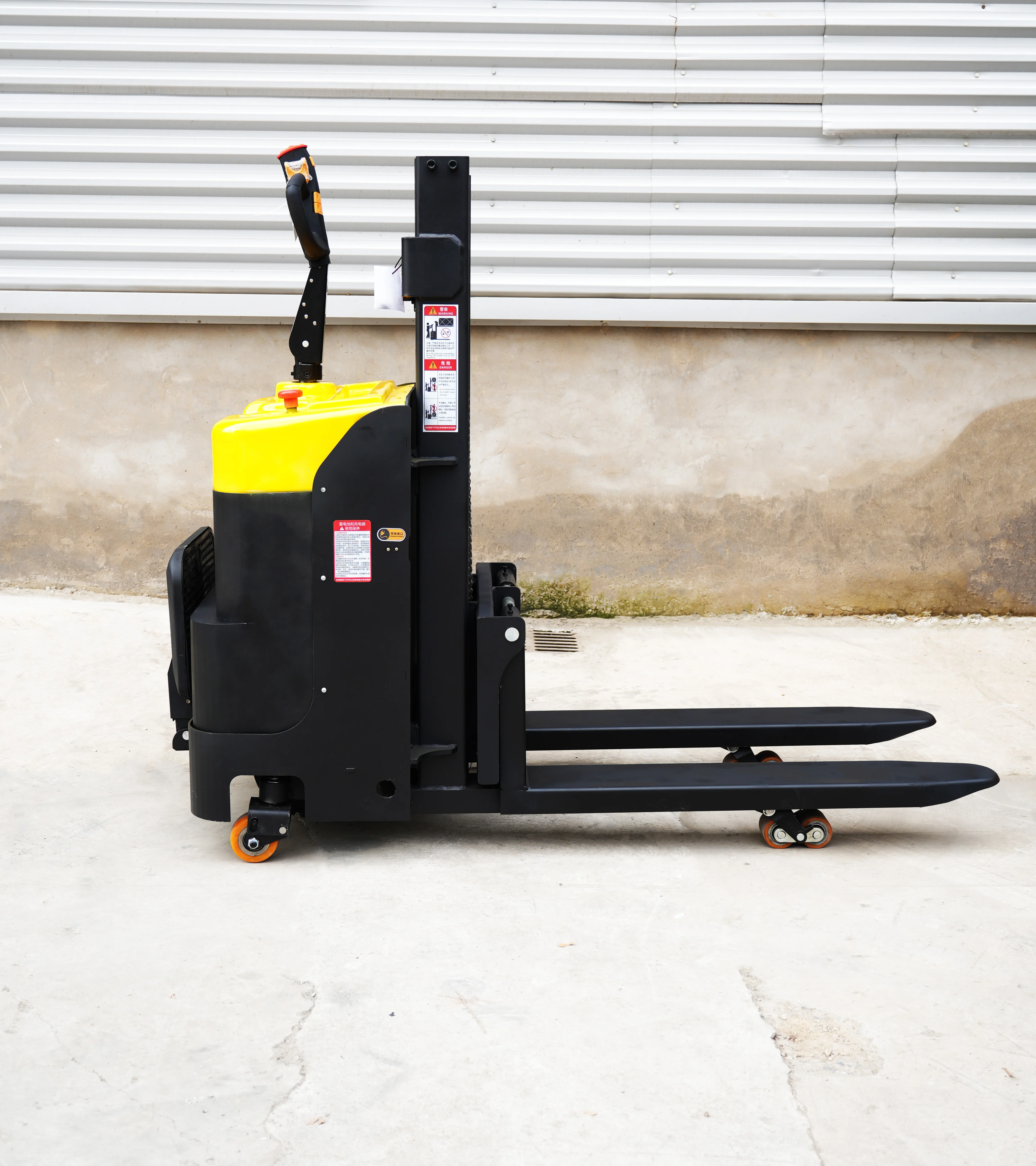 1.5 Ton Electric Rough Terrain Ride-on Stacker