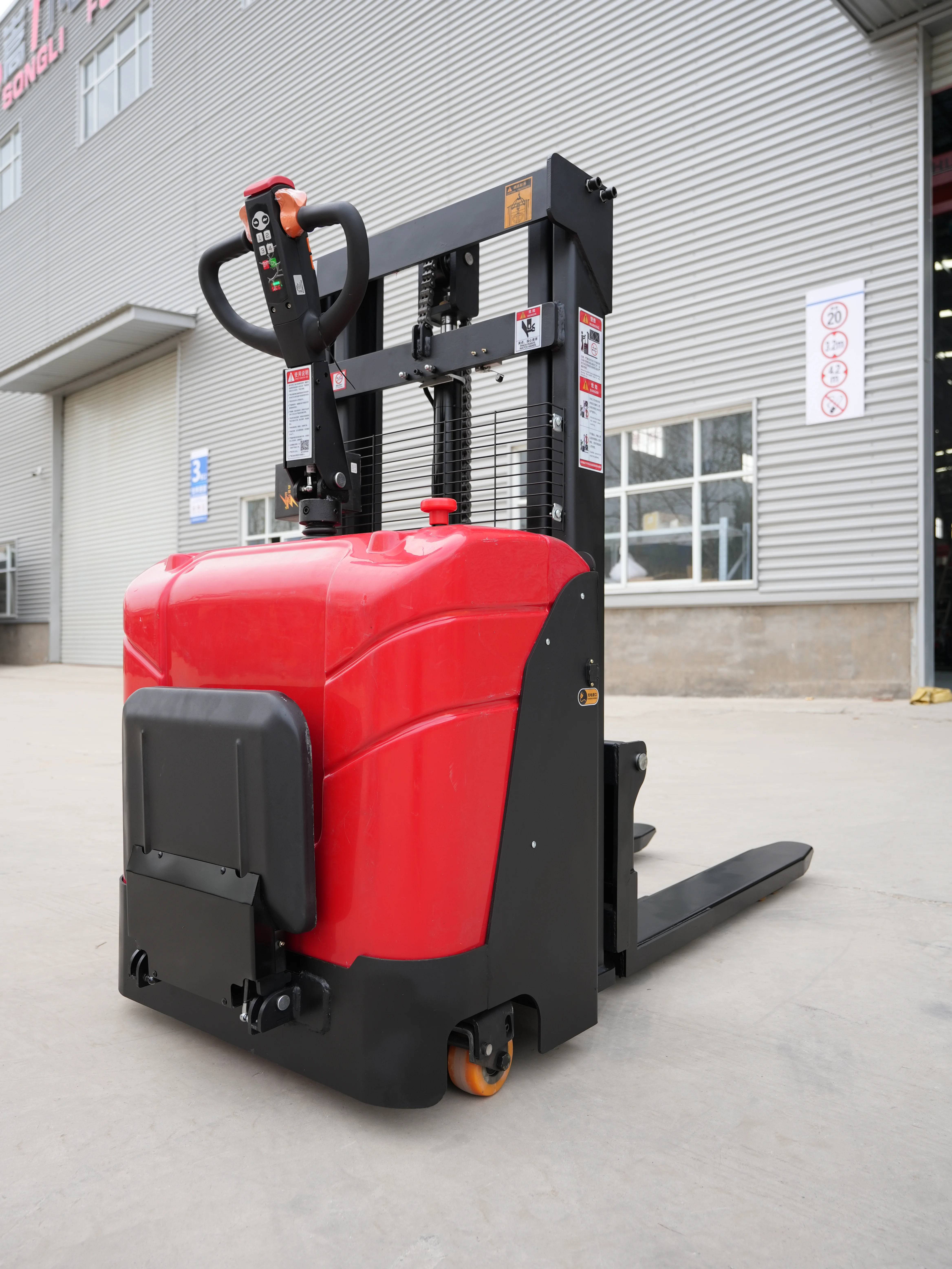 Discover the Efficiency of Motorized Pallet Stackers for Your Business Needs
