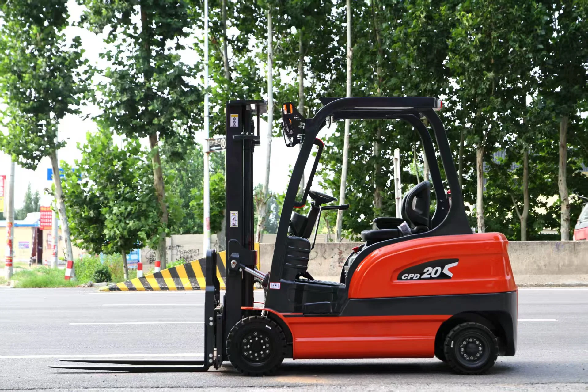 High-Performance 4 Wheel Electric Forklift for Global Markets