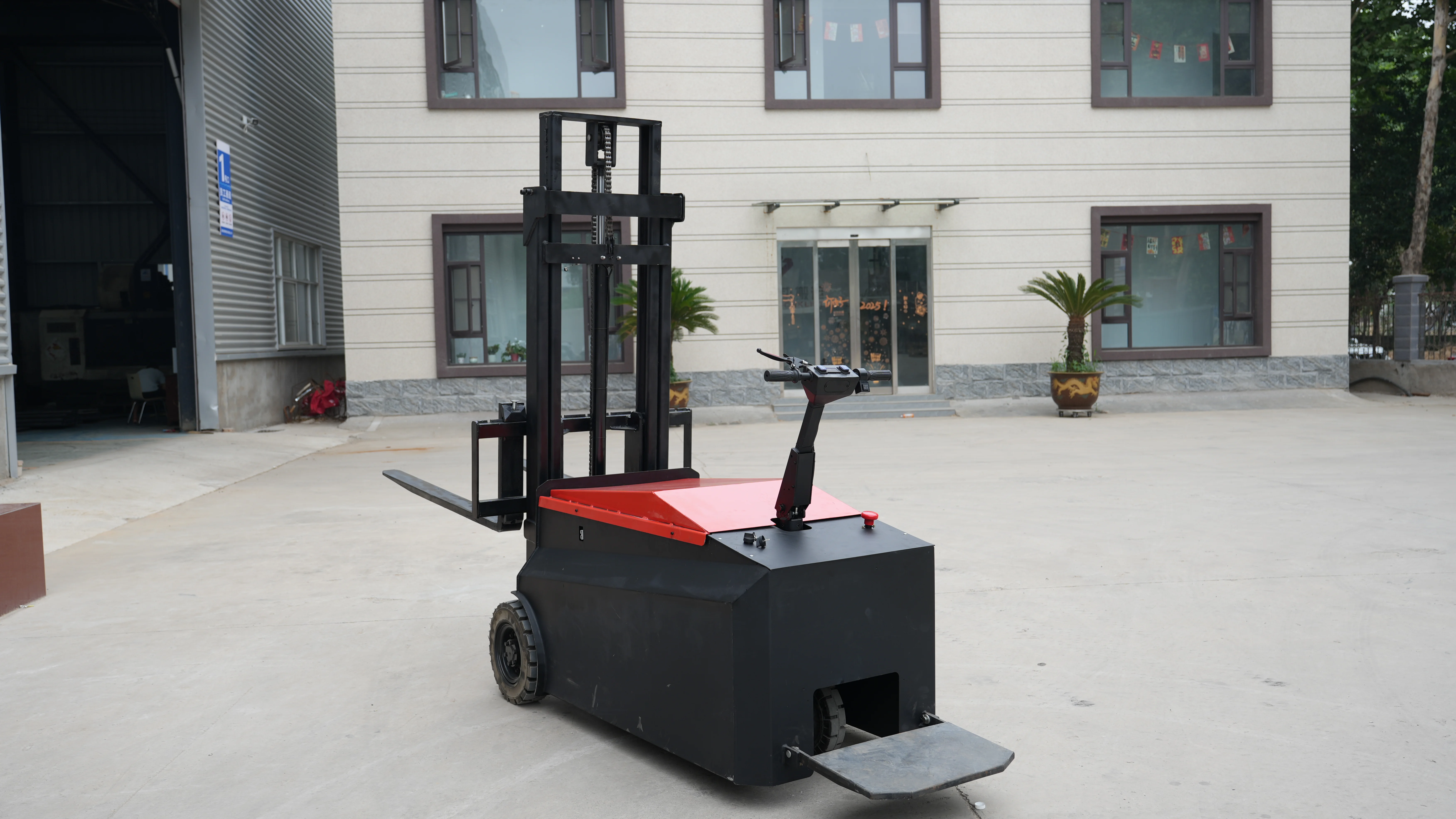 1.5 Ton Electric Three Wheel Counterbalance Forklift