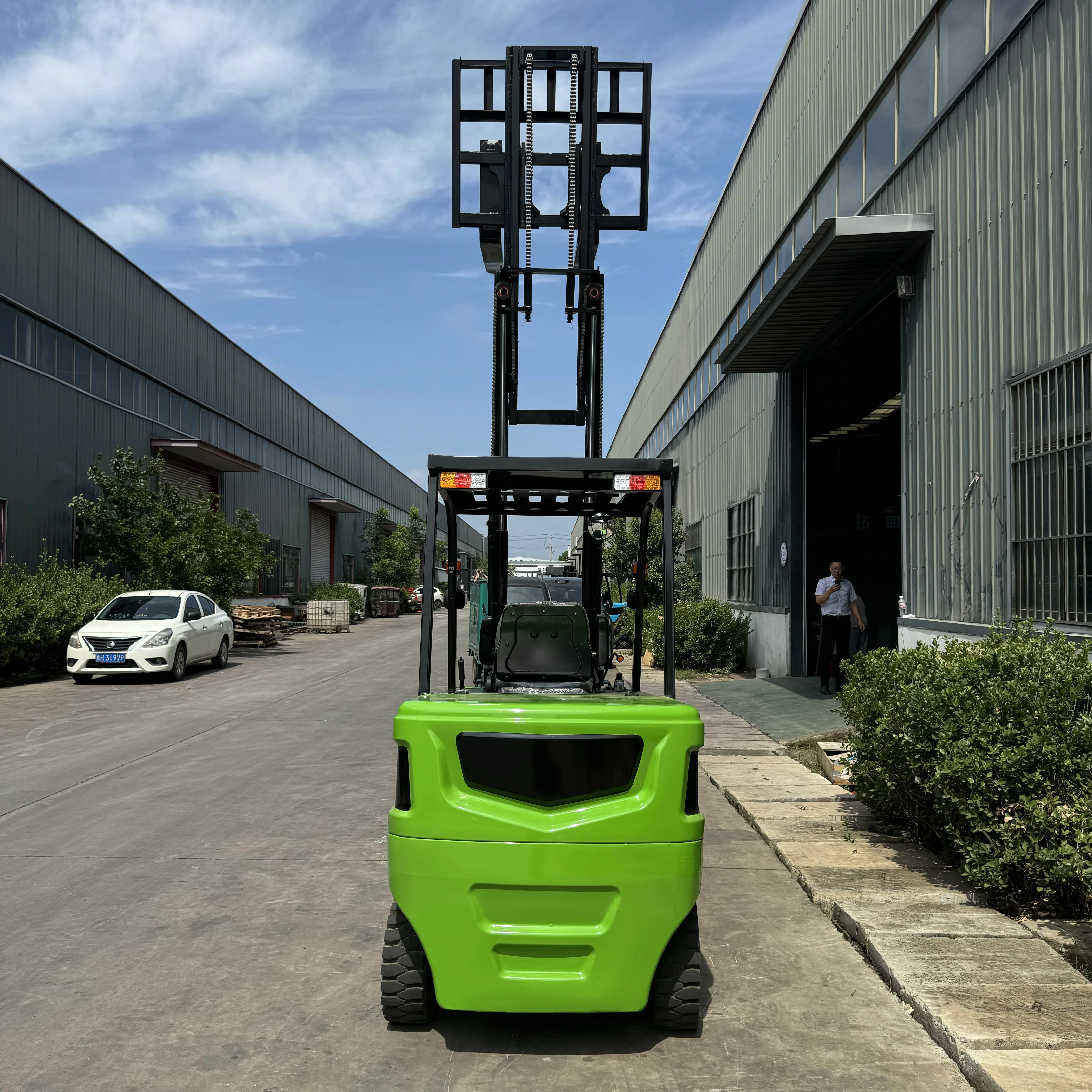 Efficient and Reliable Small Electric Forklift Solutions