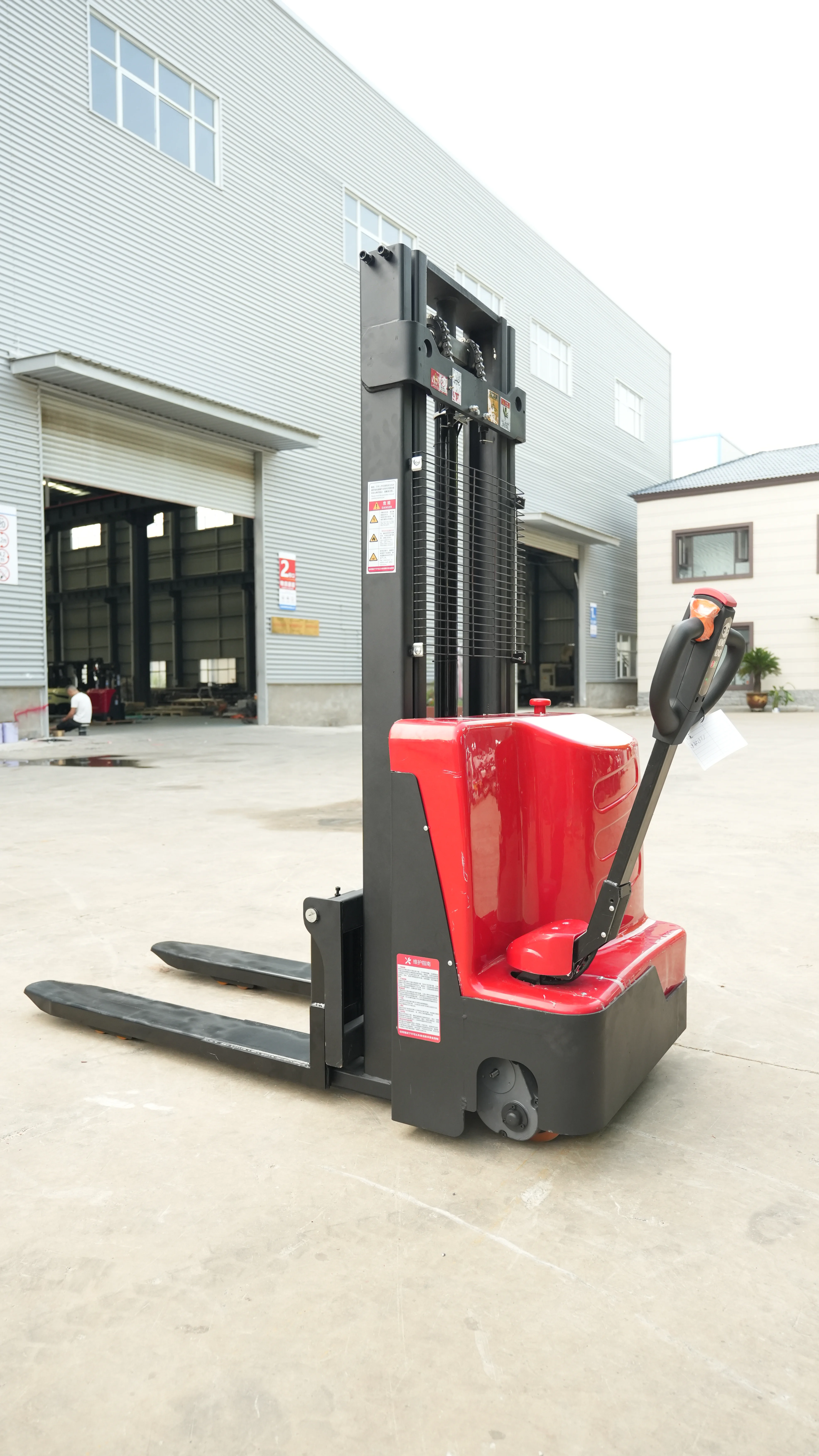 Mataas na Pagganap na Electric Stacker Lift Forklifts para sa Epektibong Pagmamanipula ng Materyales