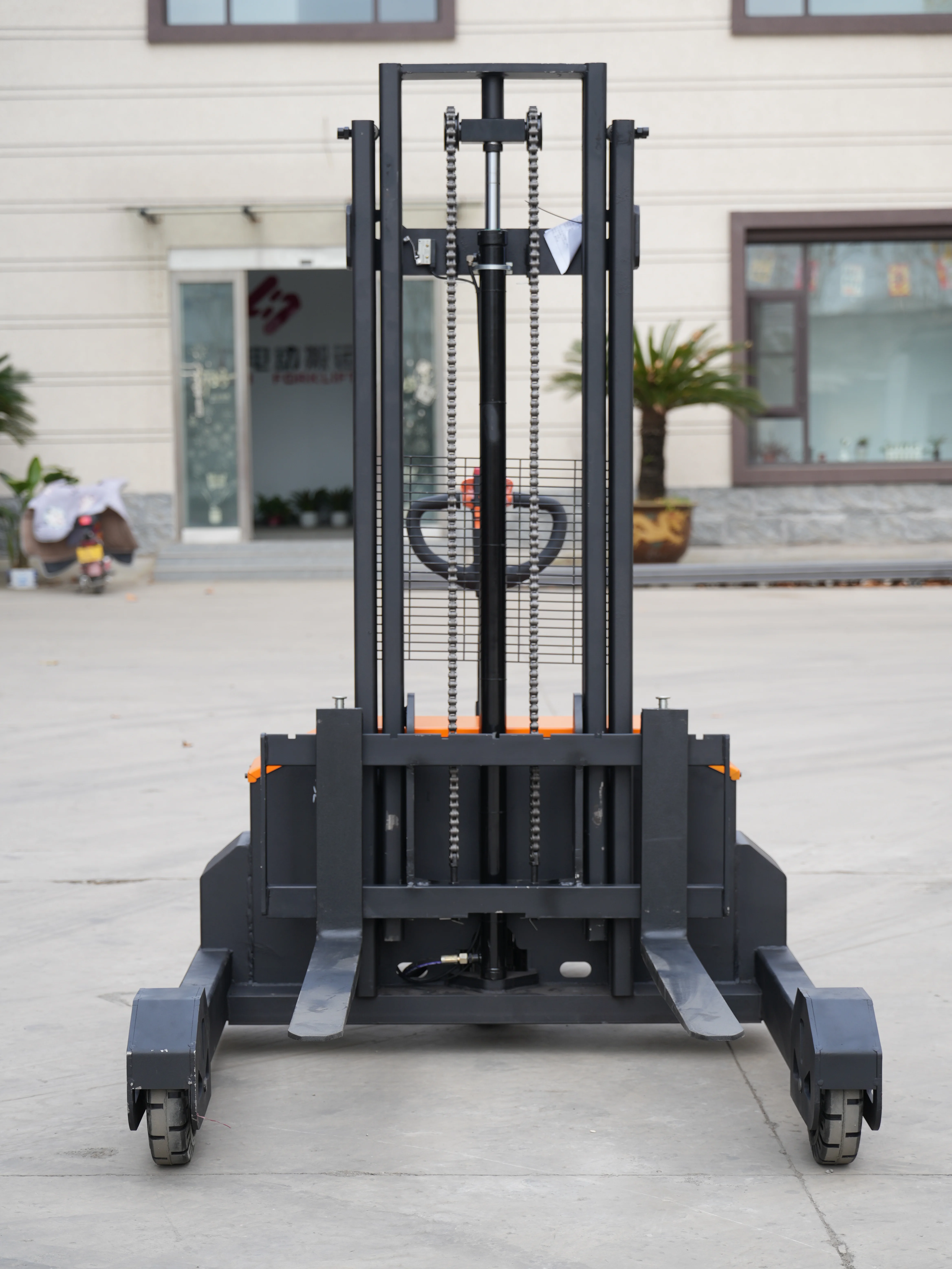 Enhance Your Warehouse Efficiency with Semi Electric Straddle Stackers