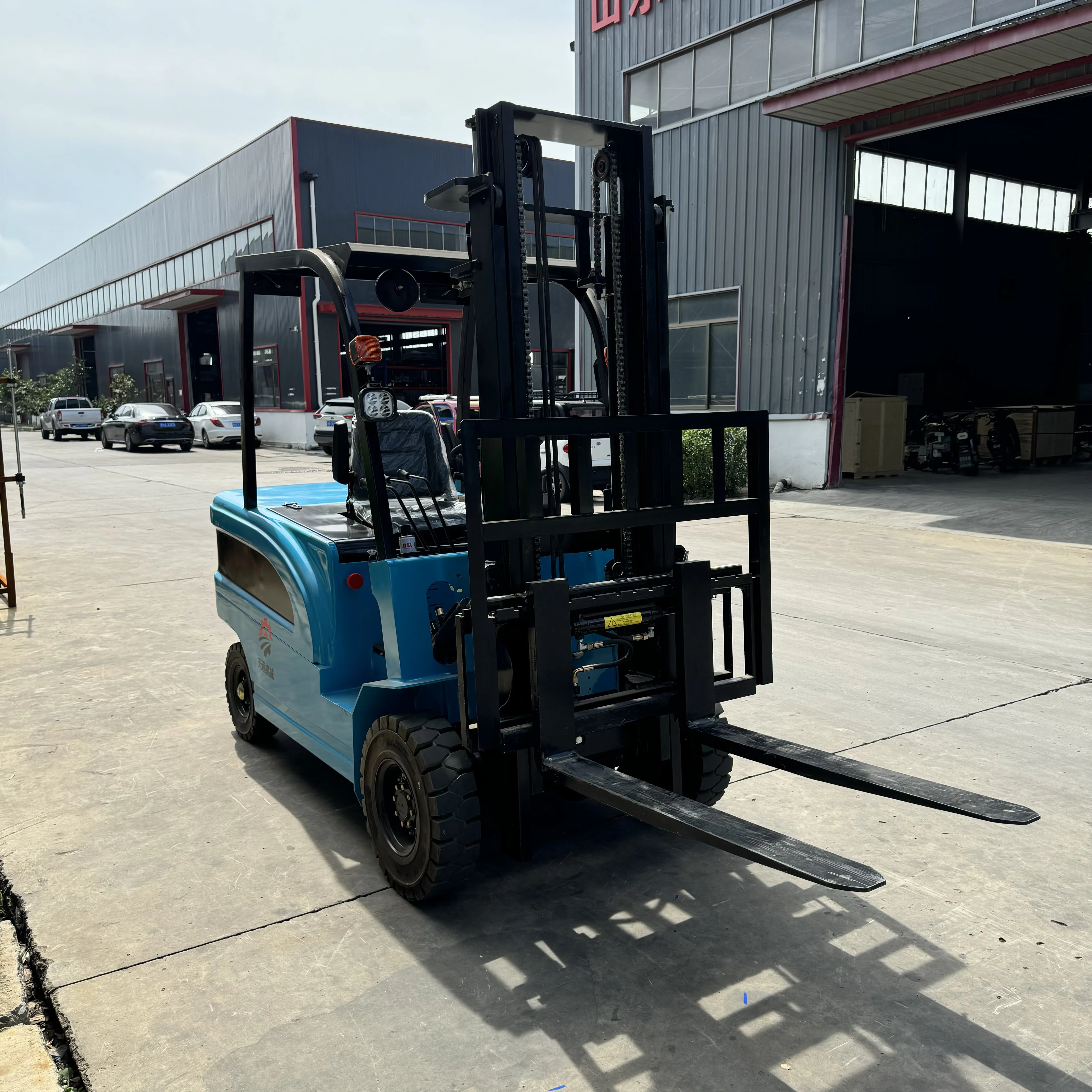 Produttore leader di carrelli elevatori elettrici da 3 tonnellate in vendita