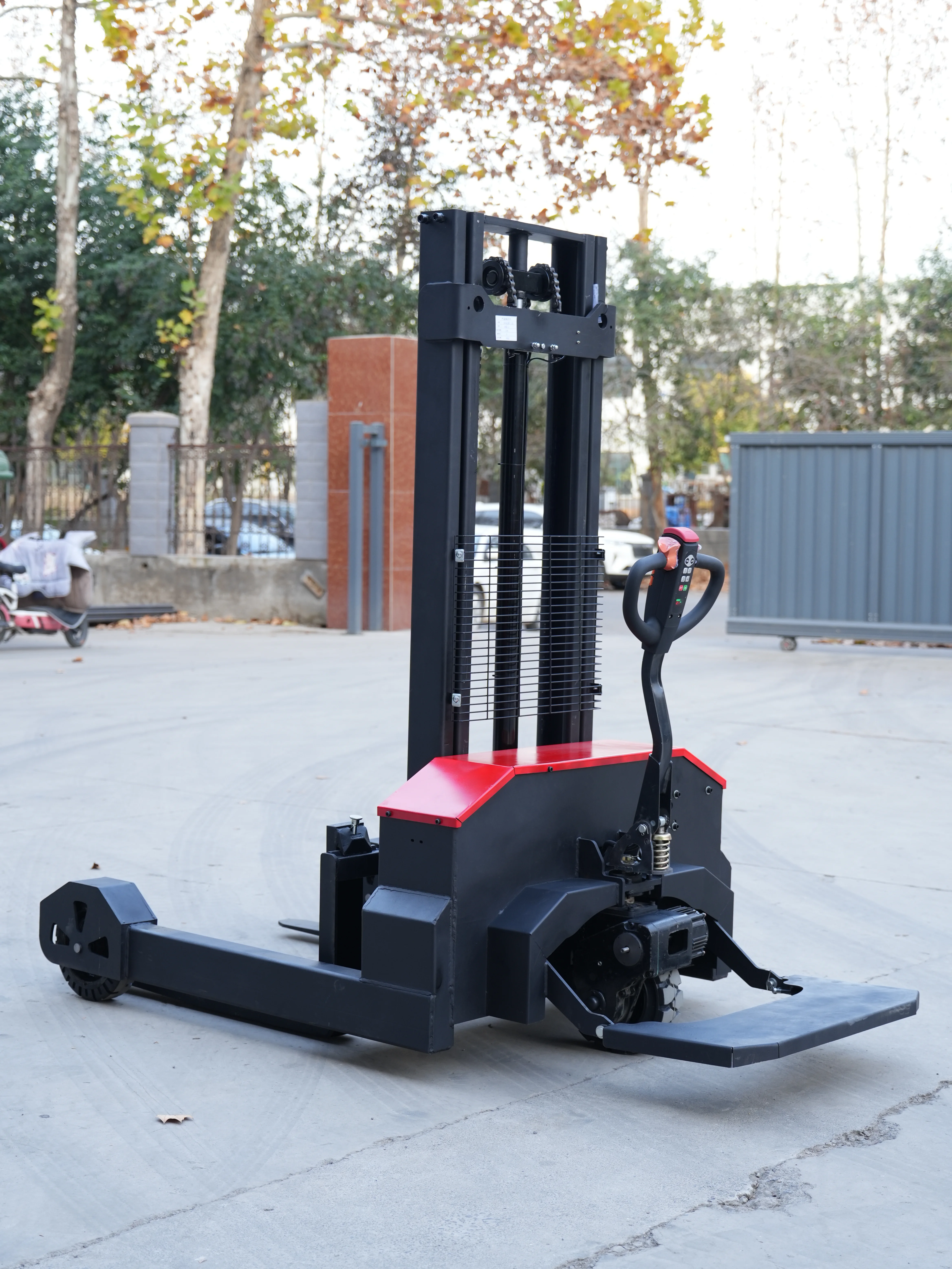 2 Ton Outdoor All Terrain Electric Stacker