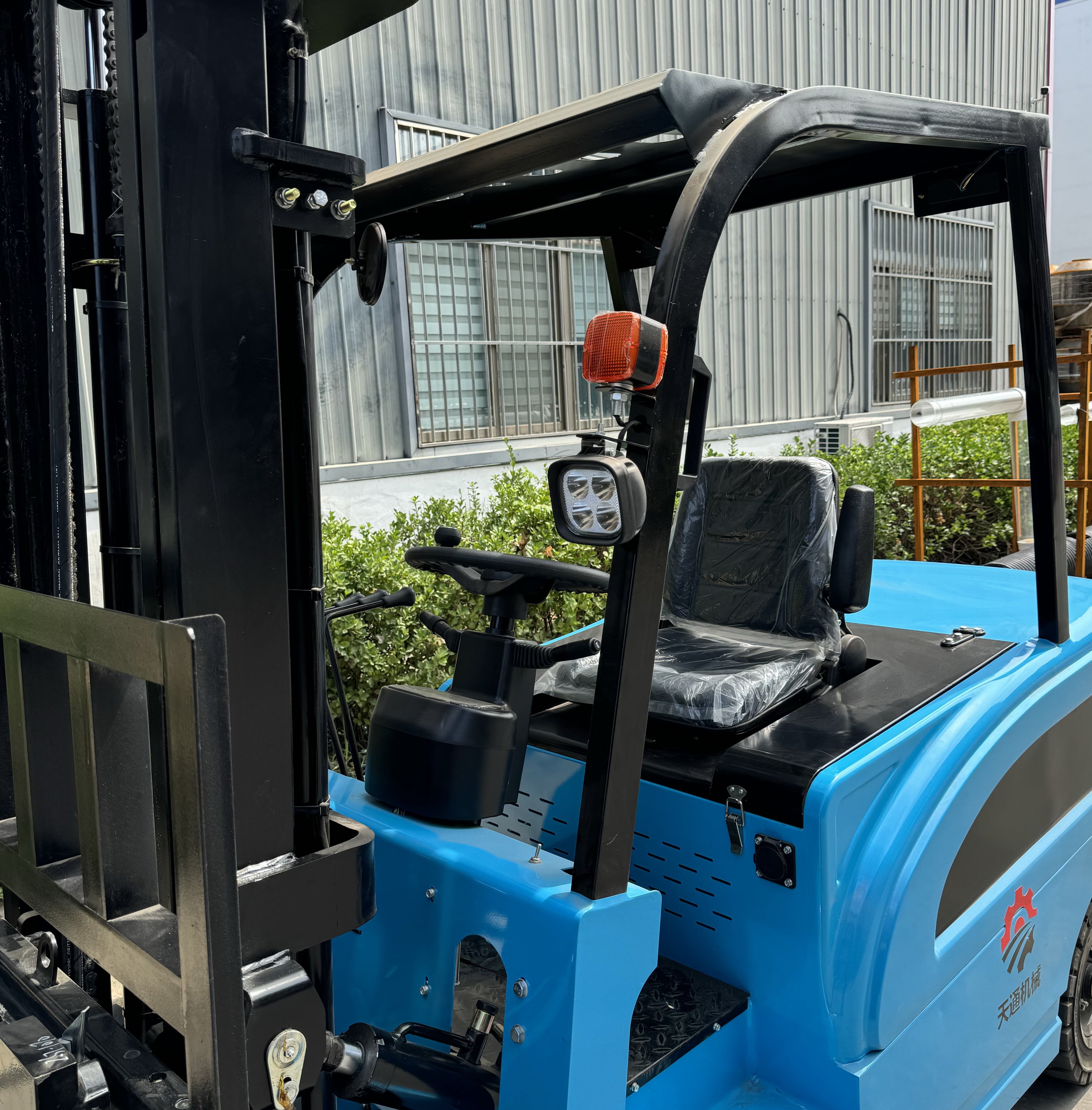 Efficient Electric Forklift Solutions for Warehouse Use