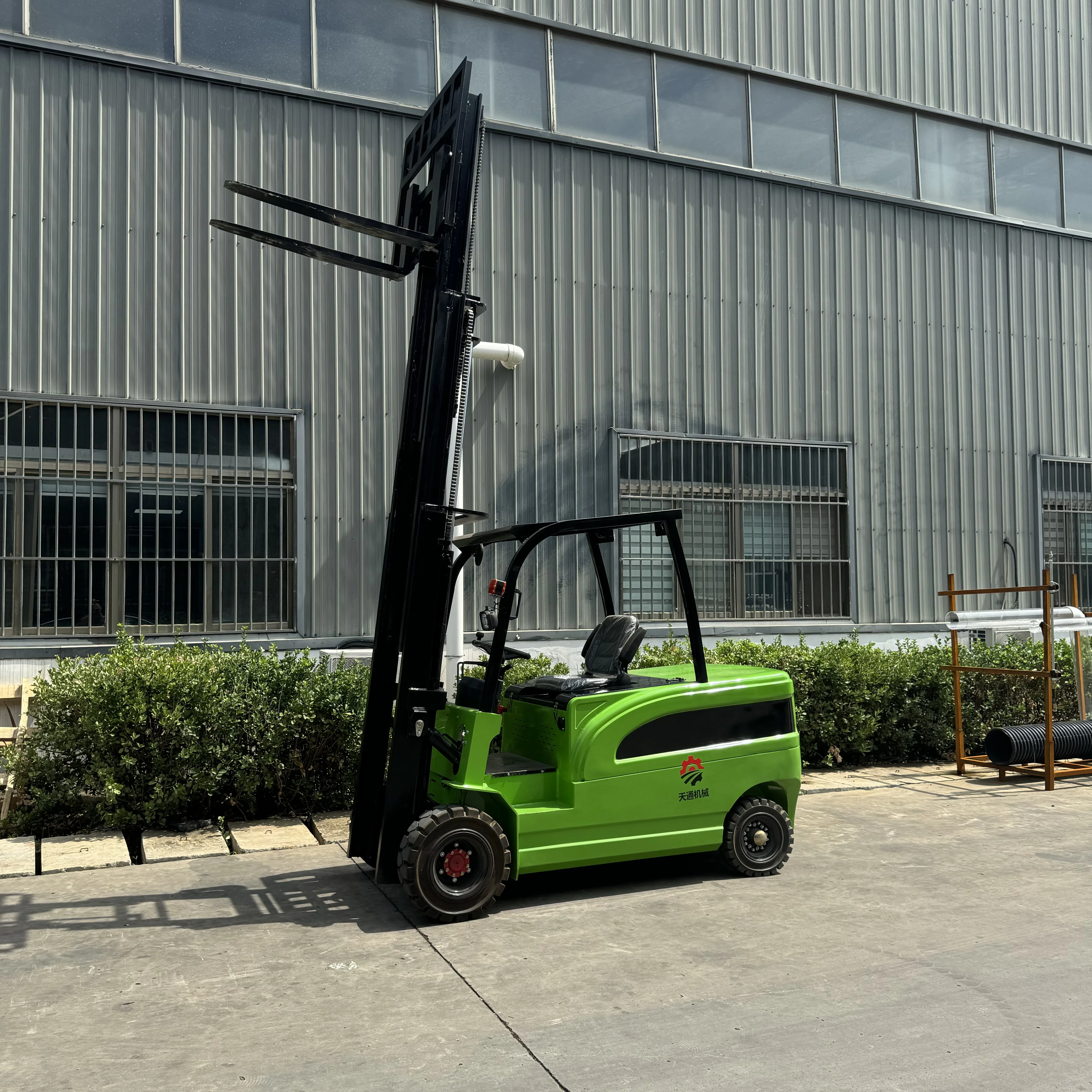 High-Performance Electric Counterbalance Forklifts for Global Markets