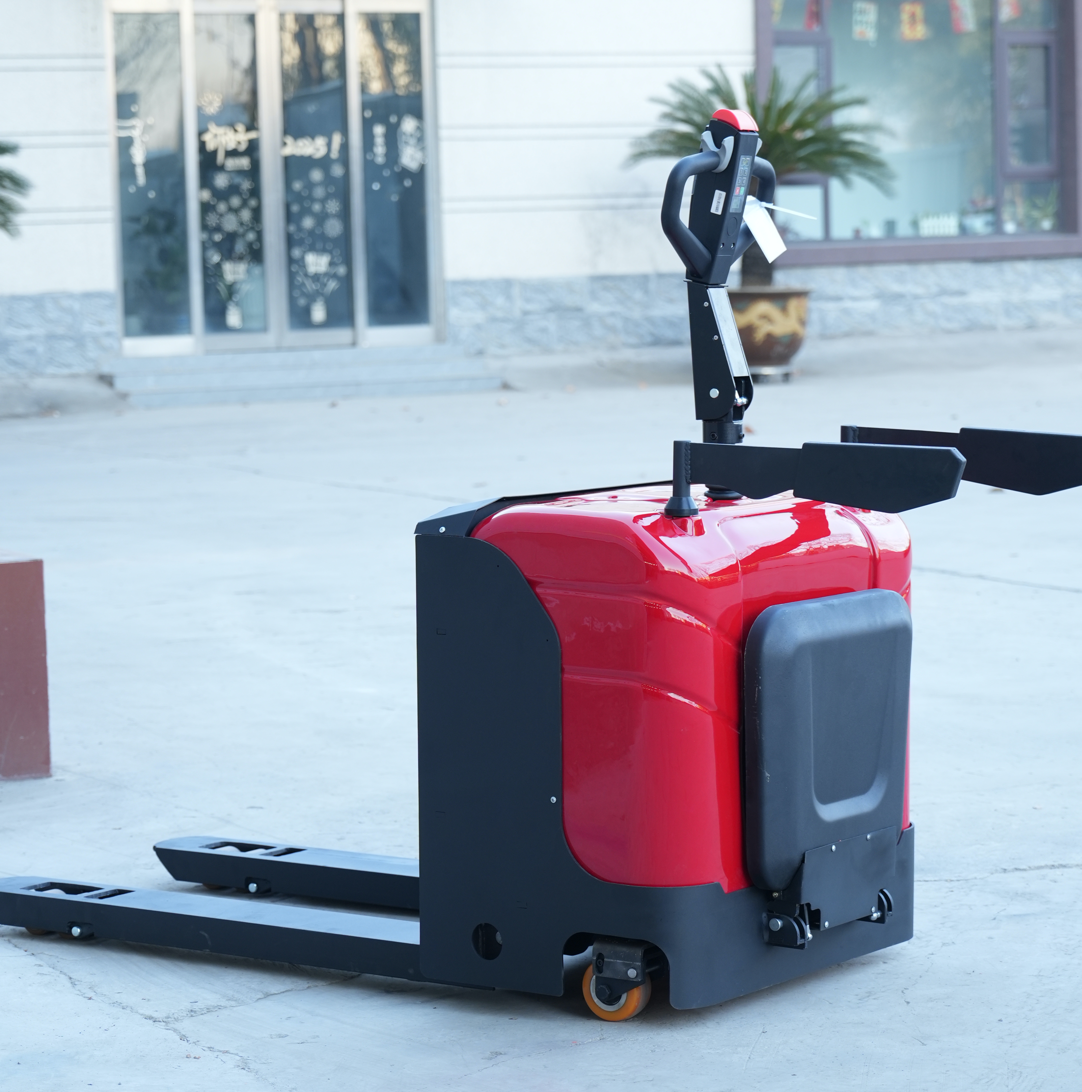 Pataasin ang Epekto gamit ang mga Electric Pallet Mover para sa Paggamit sa Industriya