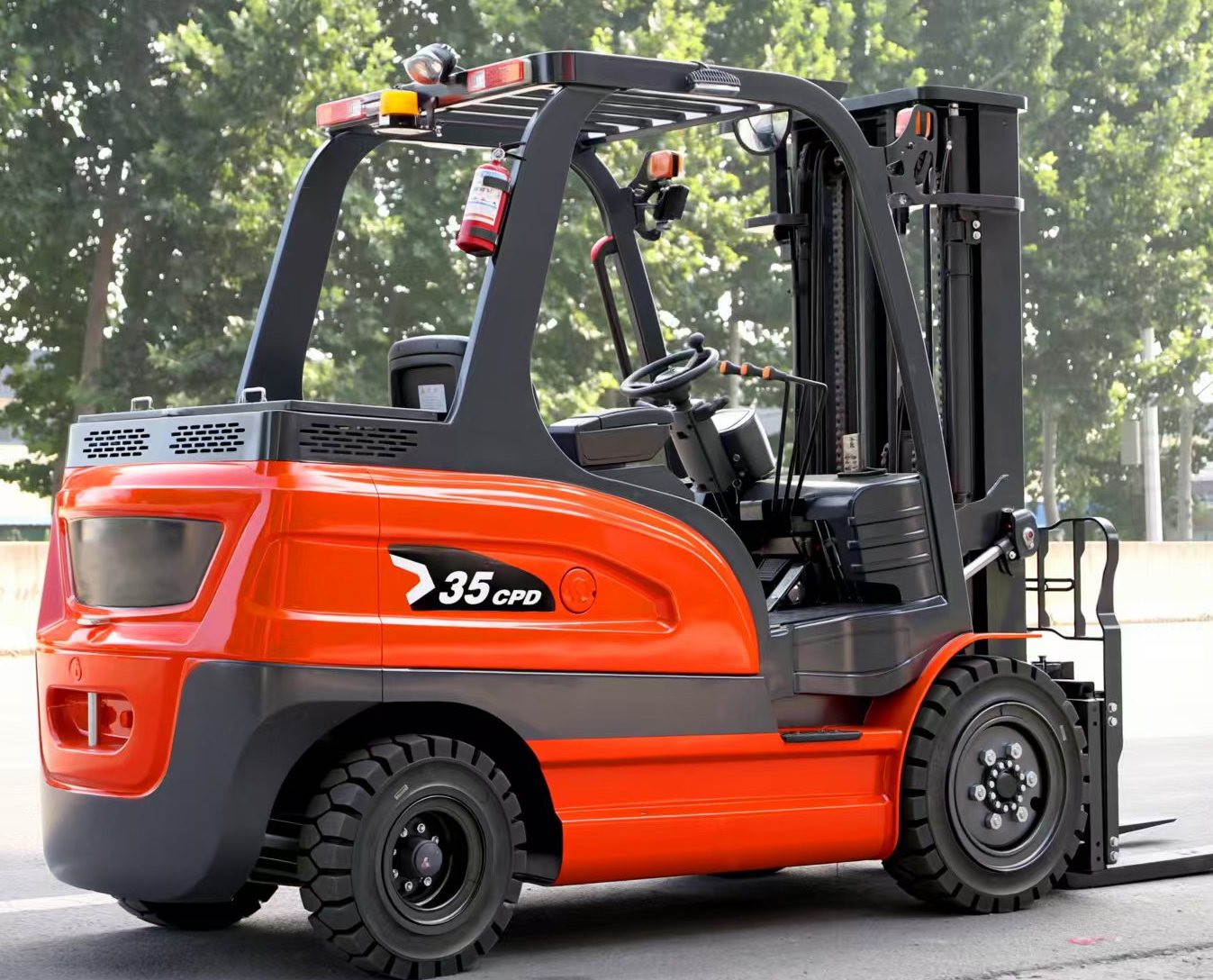Abot-kayang 3 Toneladang Electric Forklift para sa Pinakamahusay na Pagganap