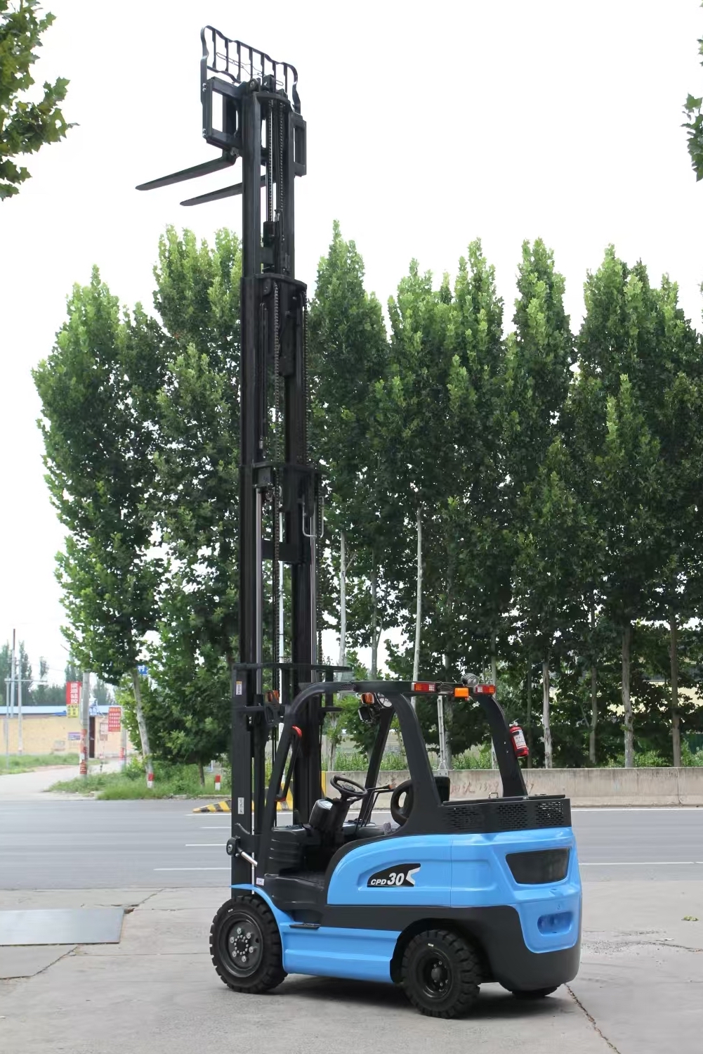 Carretillas elevadoras de alto rendimiento accionadas por batería para una manipulación eficiente de materiales