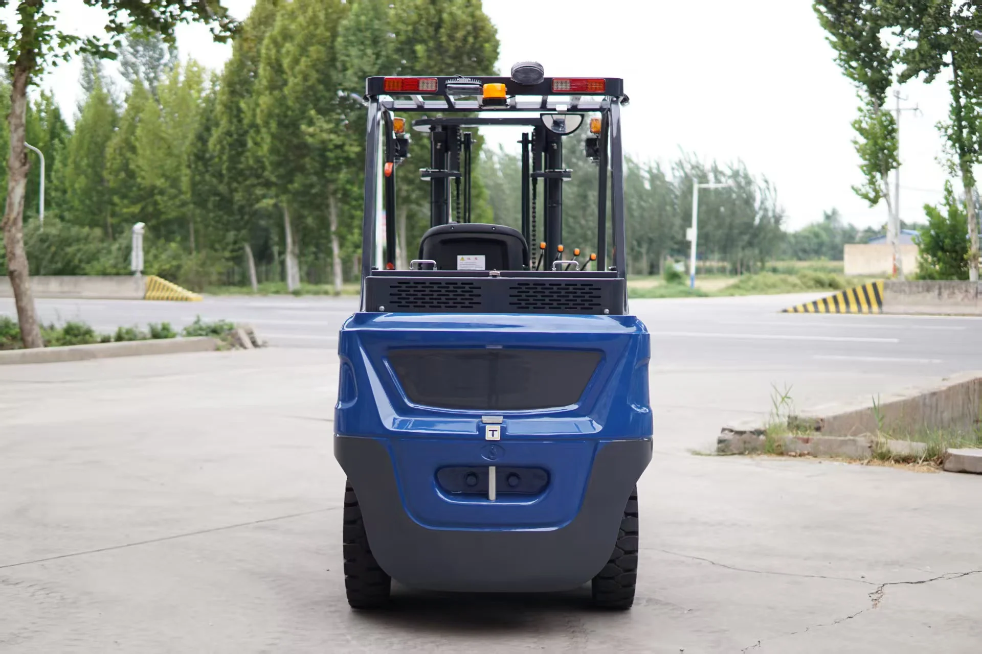 Leading Electric Forklift Factory with Global Reach