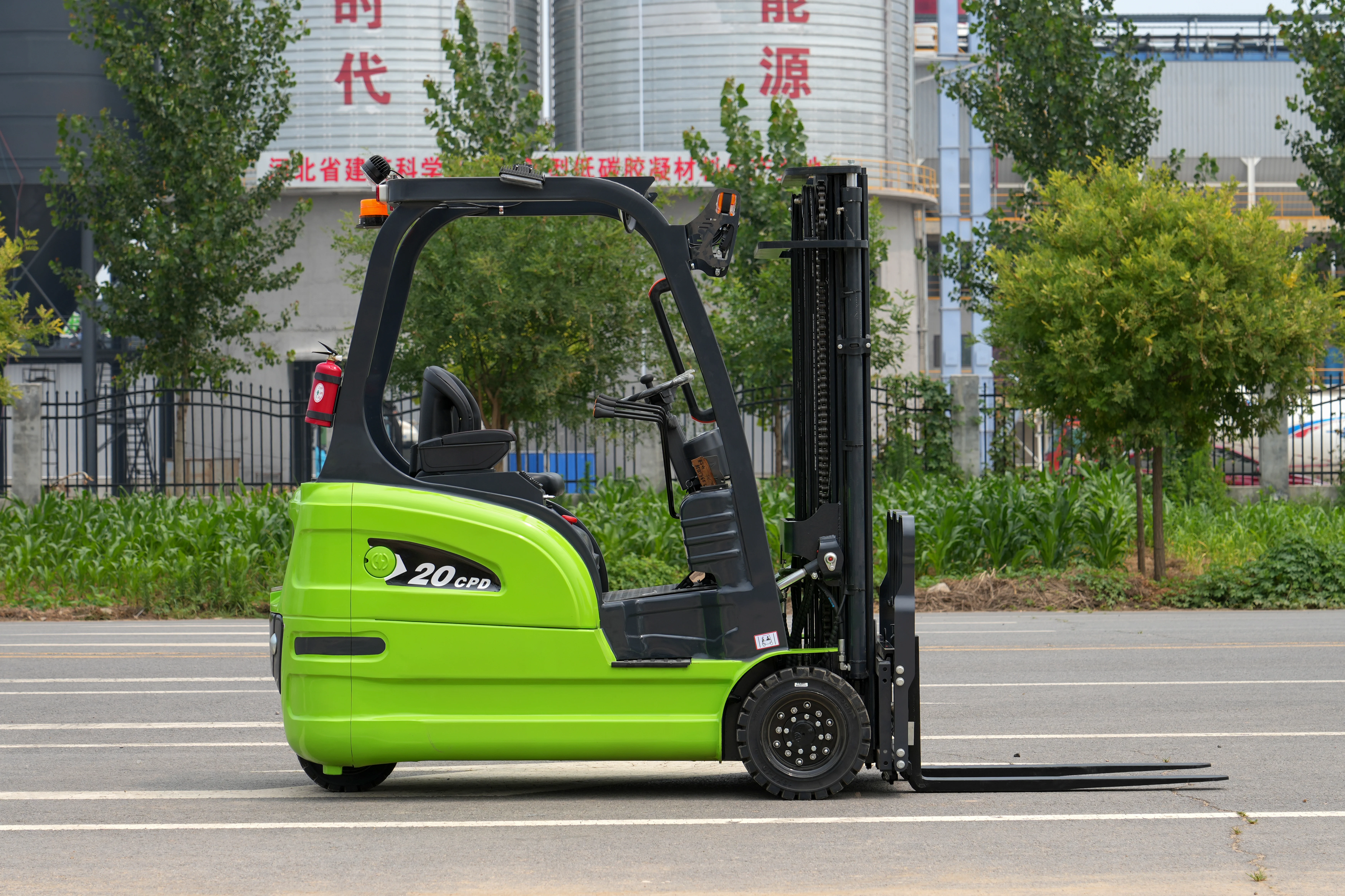 Efficient and Reliable Mini Electric Forklifts for Diverse Applications