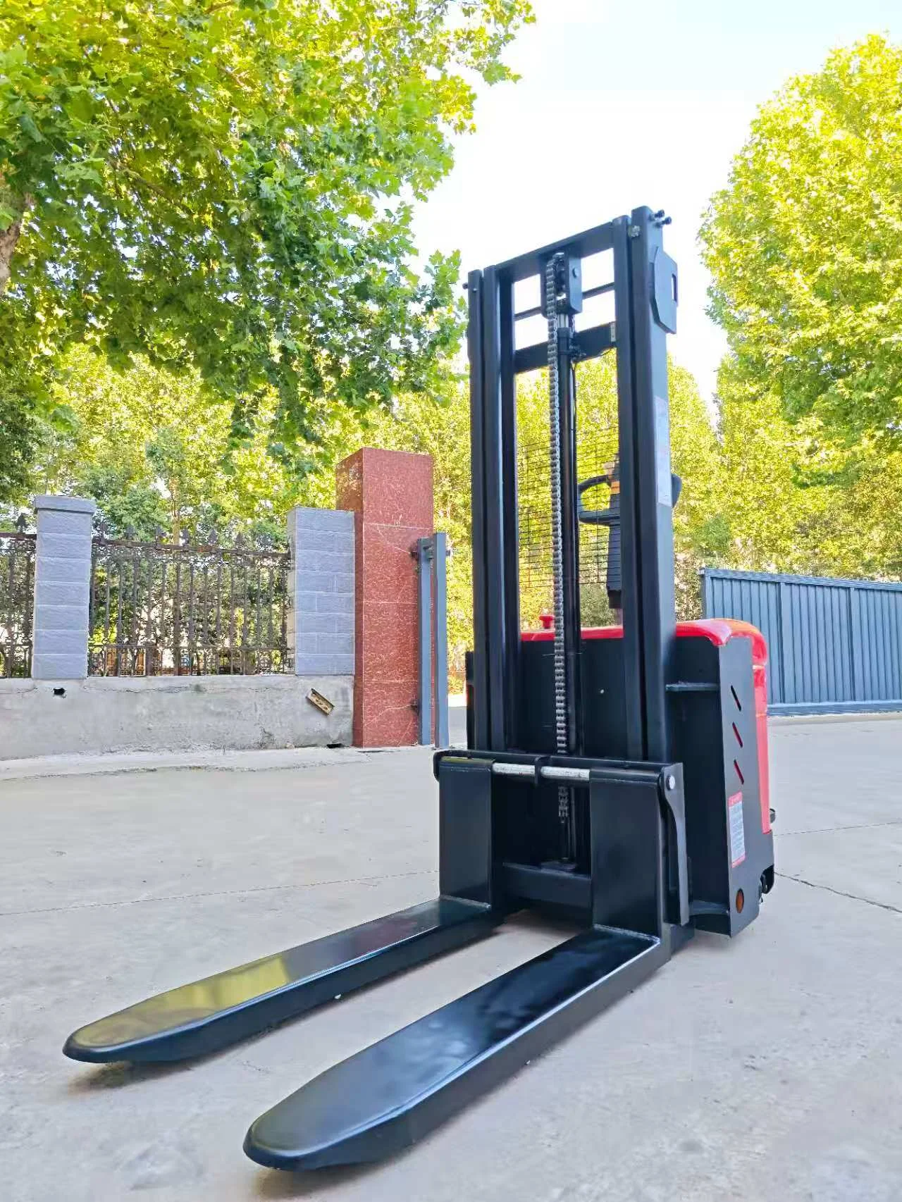 Efficient Powered Stackers for Modern Warehousing Solutions