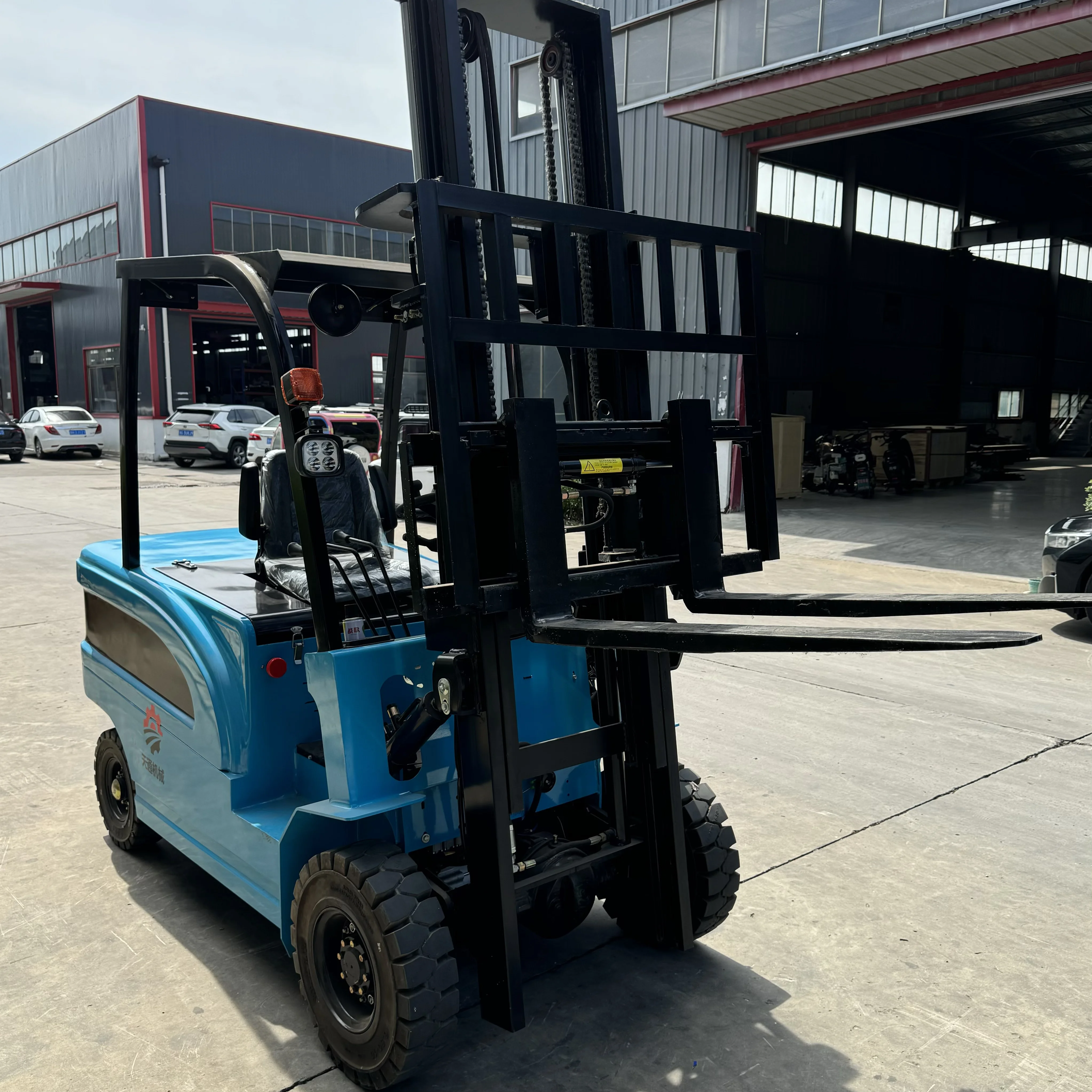 Carrelli elevatori elettrici premium per operazioni efficienti