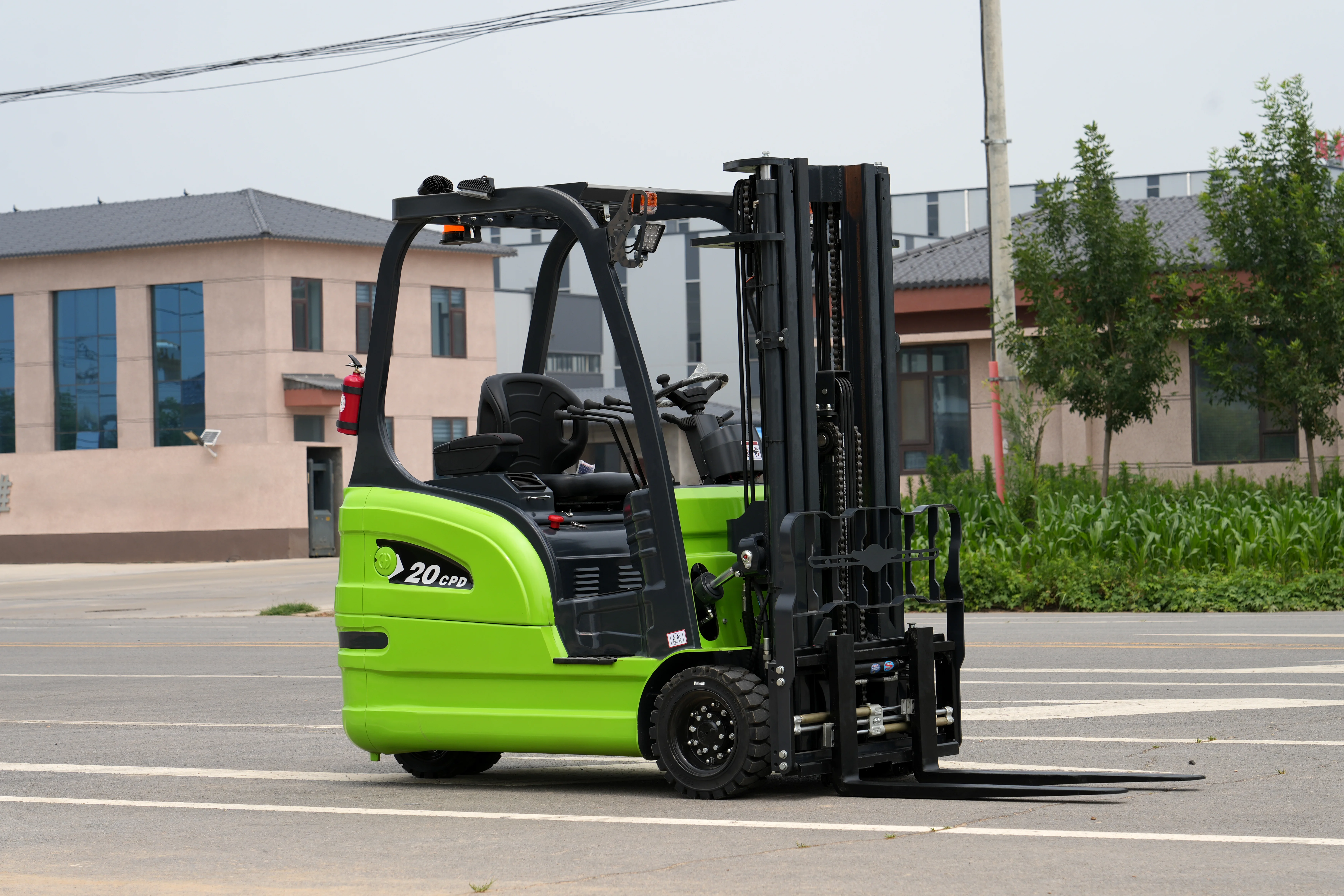 Compact and Efficient Electric Forklifts for Modern Warehousing Needs