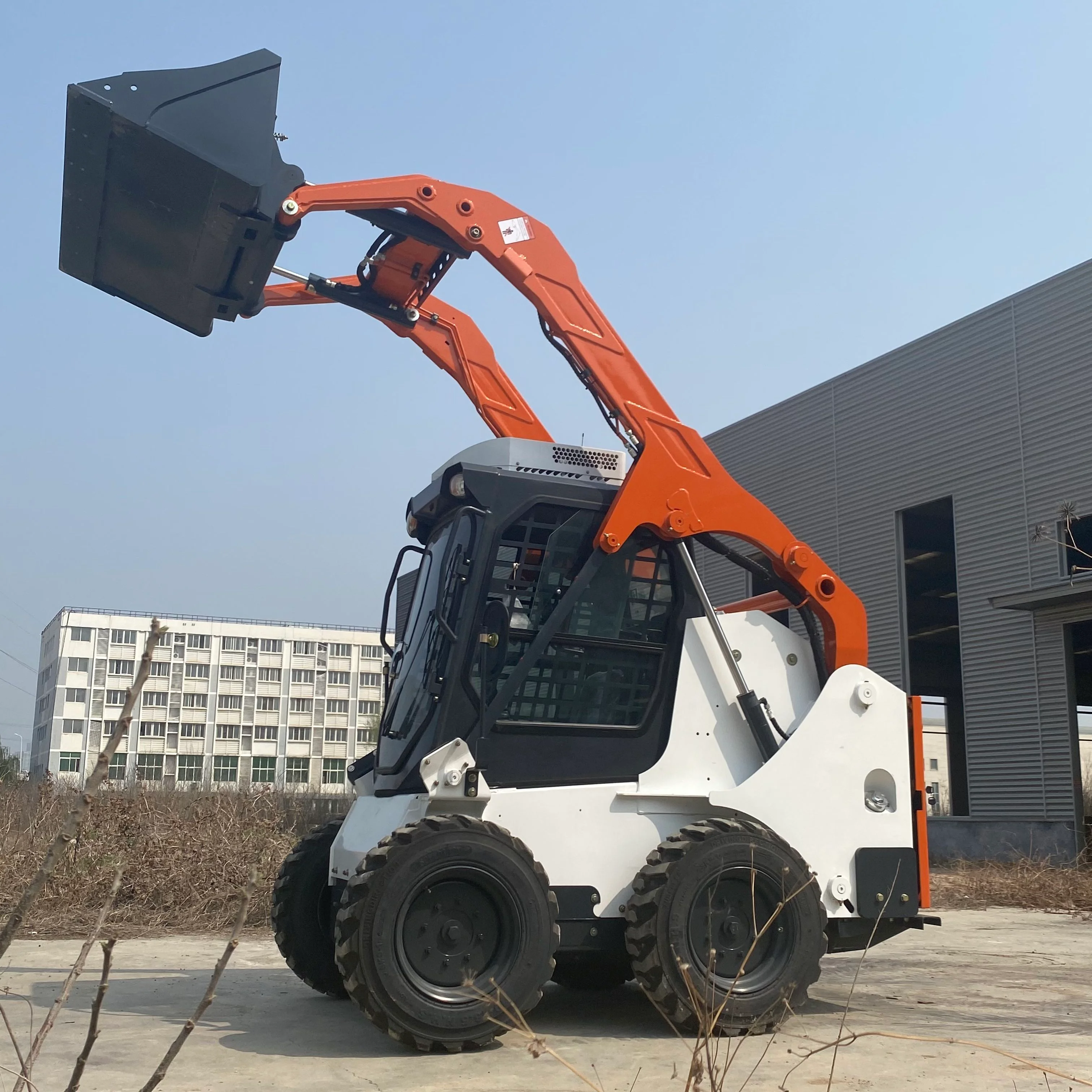 High-Performance Compact Utility Loader for Diverse Applications