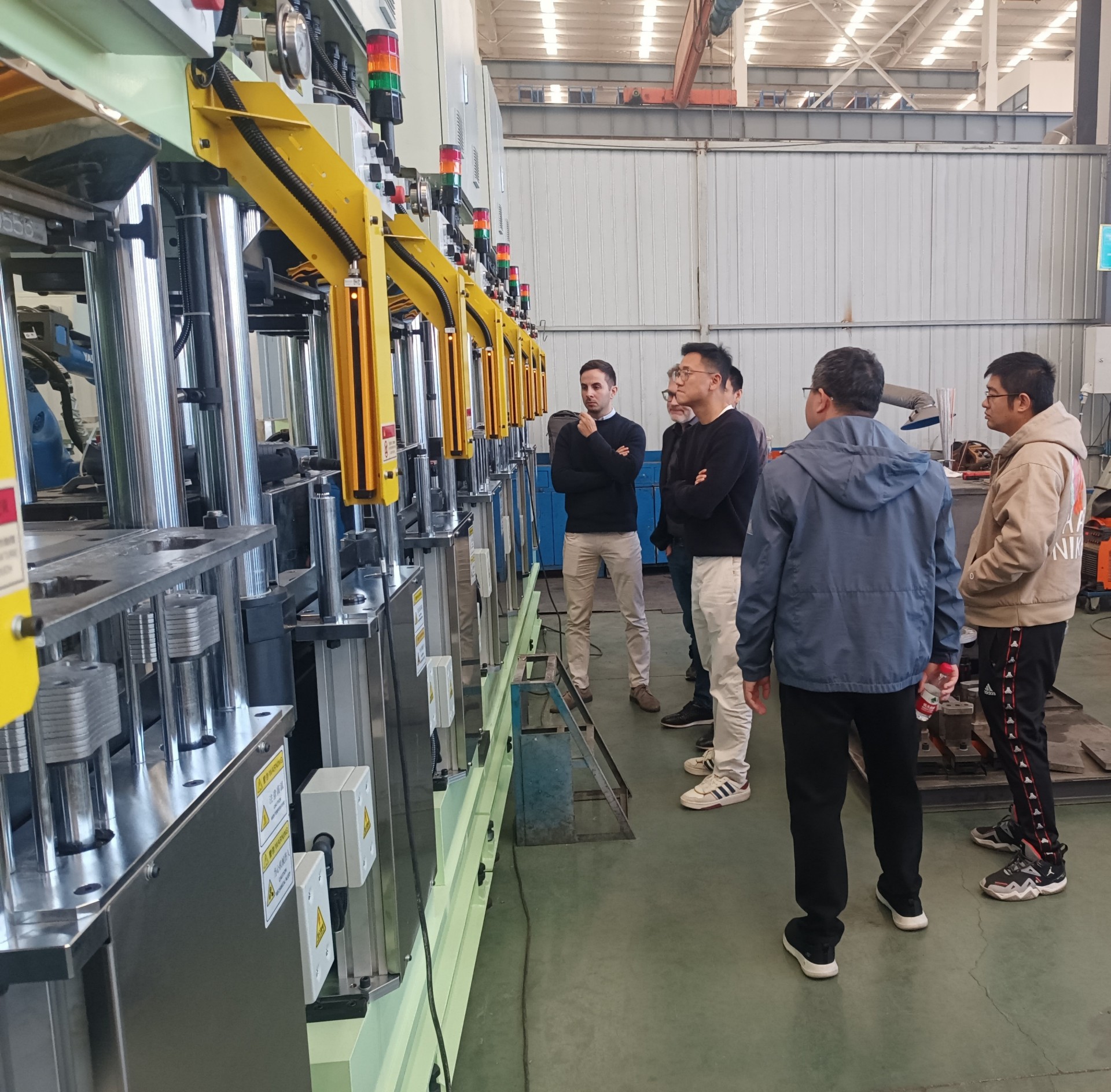 ZF Aftersales Asia Pacific Operations Director Visits YueChuang Hydraulics to Upgrade Cooperation (1).jpg