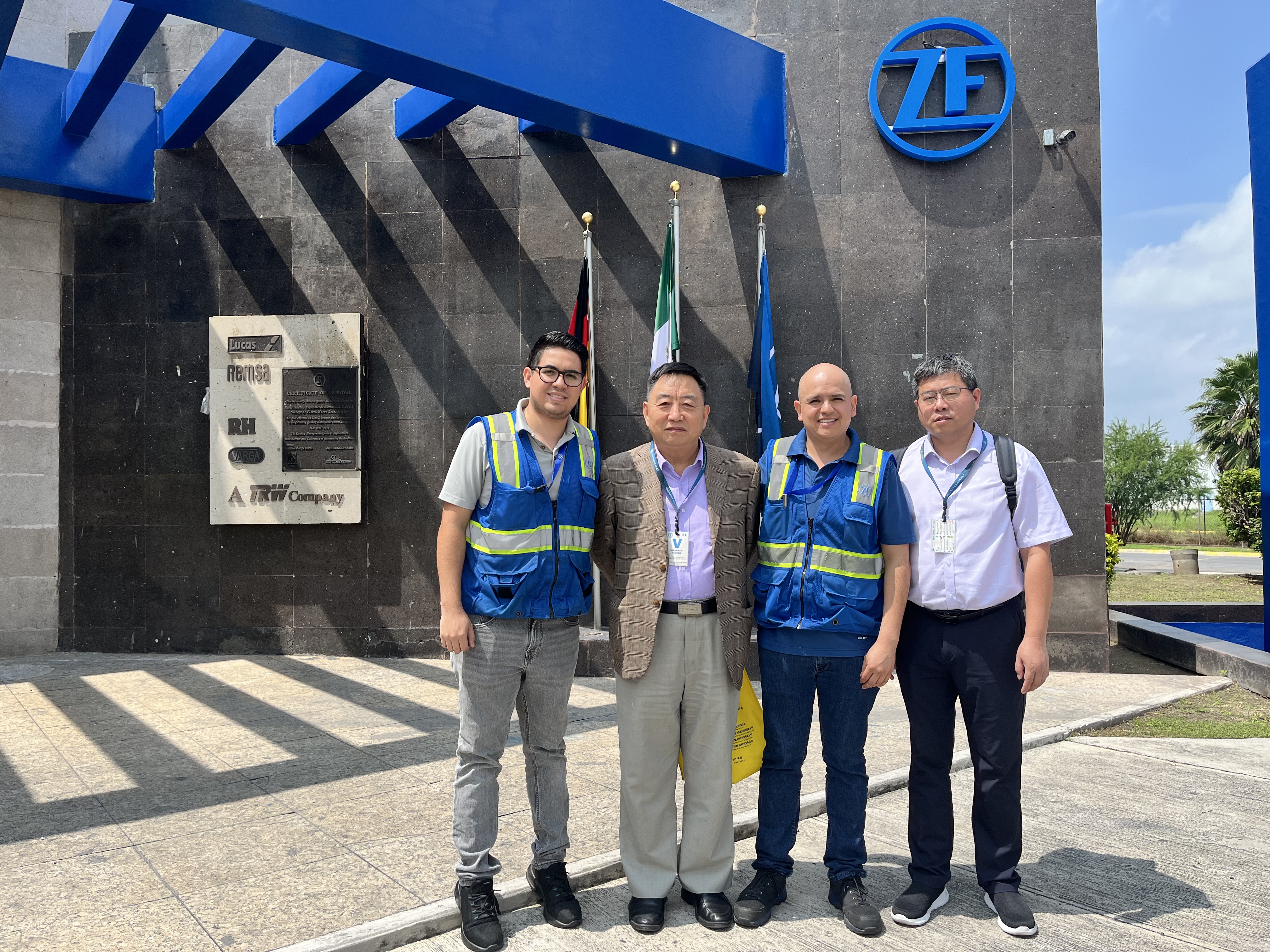 YueChuang Hydraulics Senior Management Team and Overseas After-Sales Team Visit.jpg