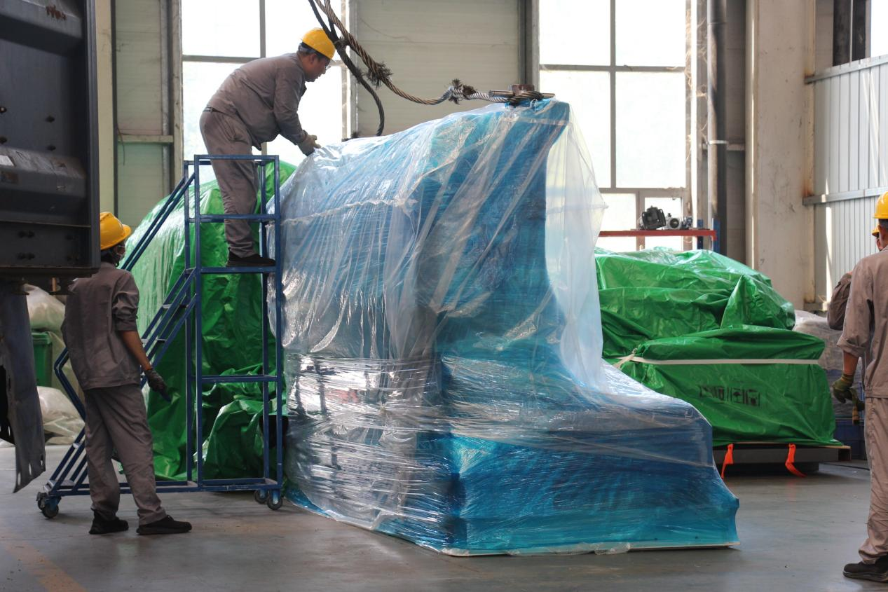 YueChuang Hydraulics' 200T 8-Station Fully Automatic Brake Pad Hot Press Sets Sail for Overseas, Successfully Delivered to WINHERE (Thailand) Co., Ltd.2.png