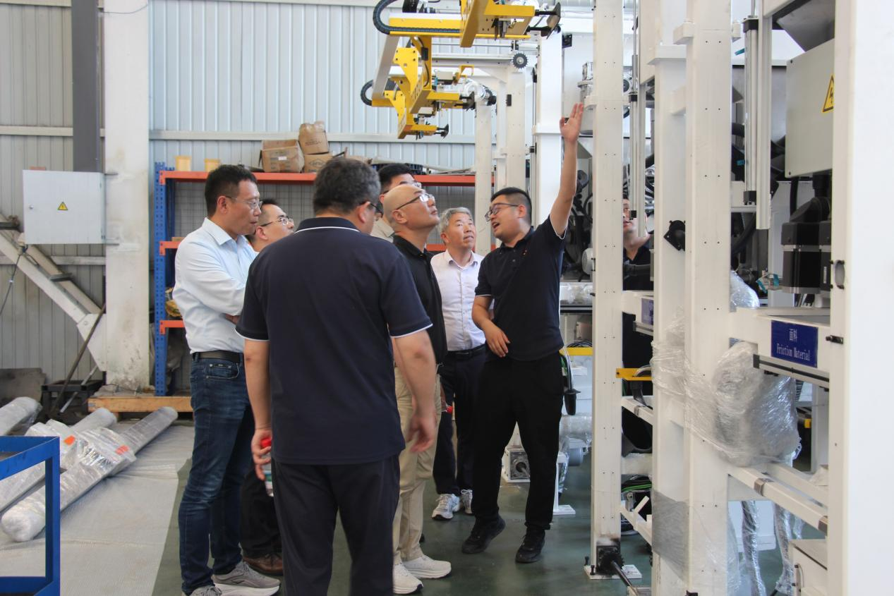 Bosch Automotive Products (Nanjing) Co., Ltd. General Manager Leads Delegation to Visit YueChuang Hydraulic – Brake Pad Hot Press Project Officially Launched3.png