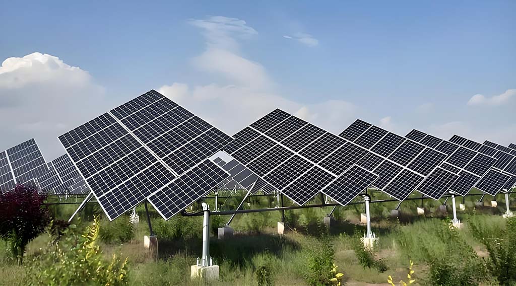 Tilted single-axis tracking solar bracket