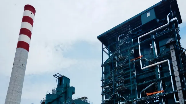 What is the expected operational lifespan of a well-maintained CFB power plant?