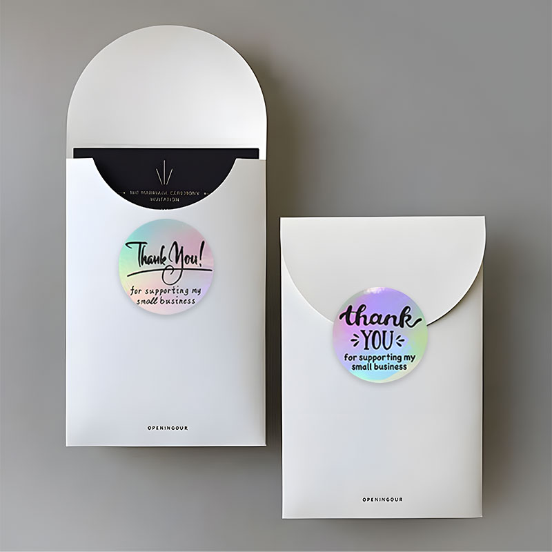 Những yếu tố nào ảnh hưởng đến độ bền của nhãn dán nổi trong các môi trường khác nhau?