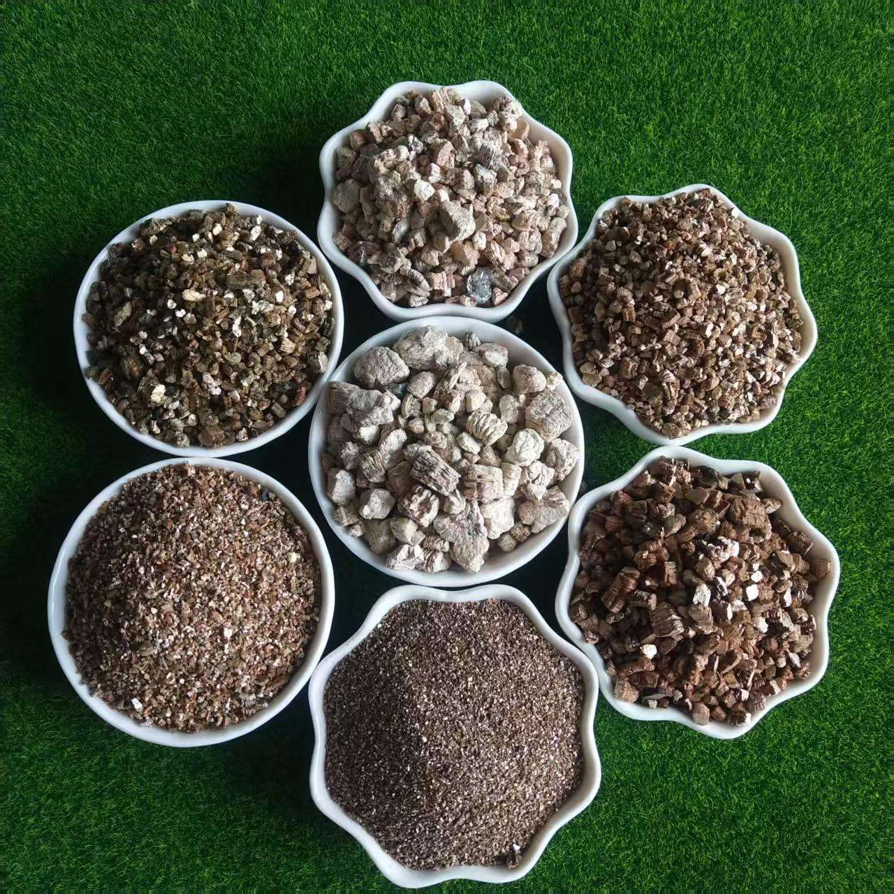 Vermiculite Factory Wholesale Natural Expanded Vermiculite for Gardening Plant Growing Soil Improvement and Horticultural Applications