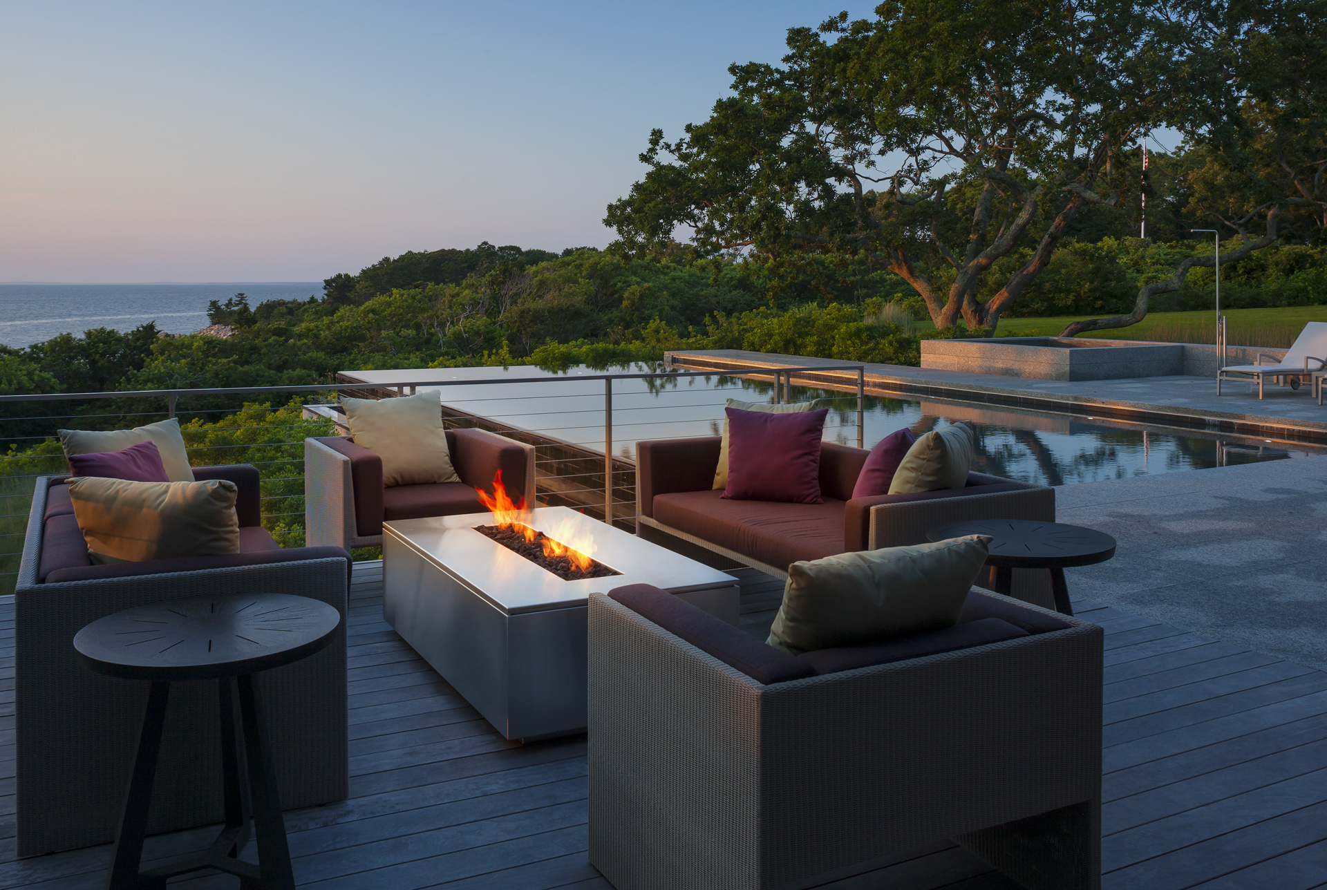 What Makes Natural Gas Fire Pits a Trending Choice for Outdoor Entertaining?