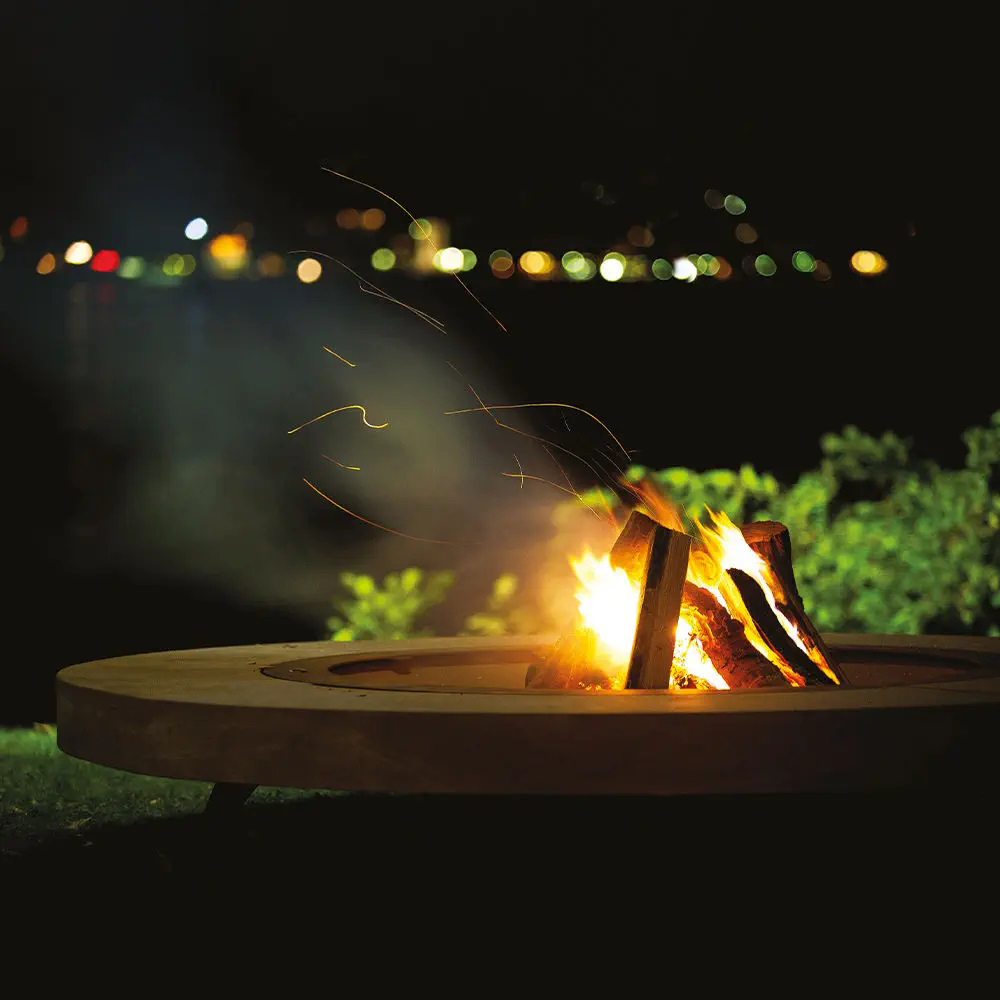 What Makes a Firepit Ideal for Year-Round Use?