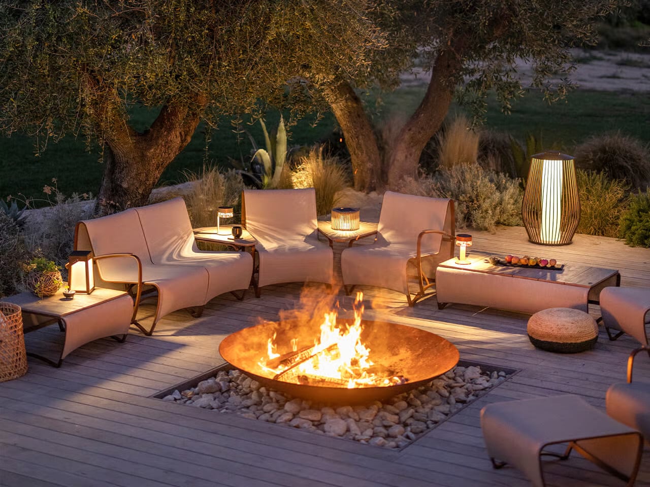 How to Choose the Perfect Fire Pit for Your Outdoor Space