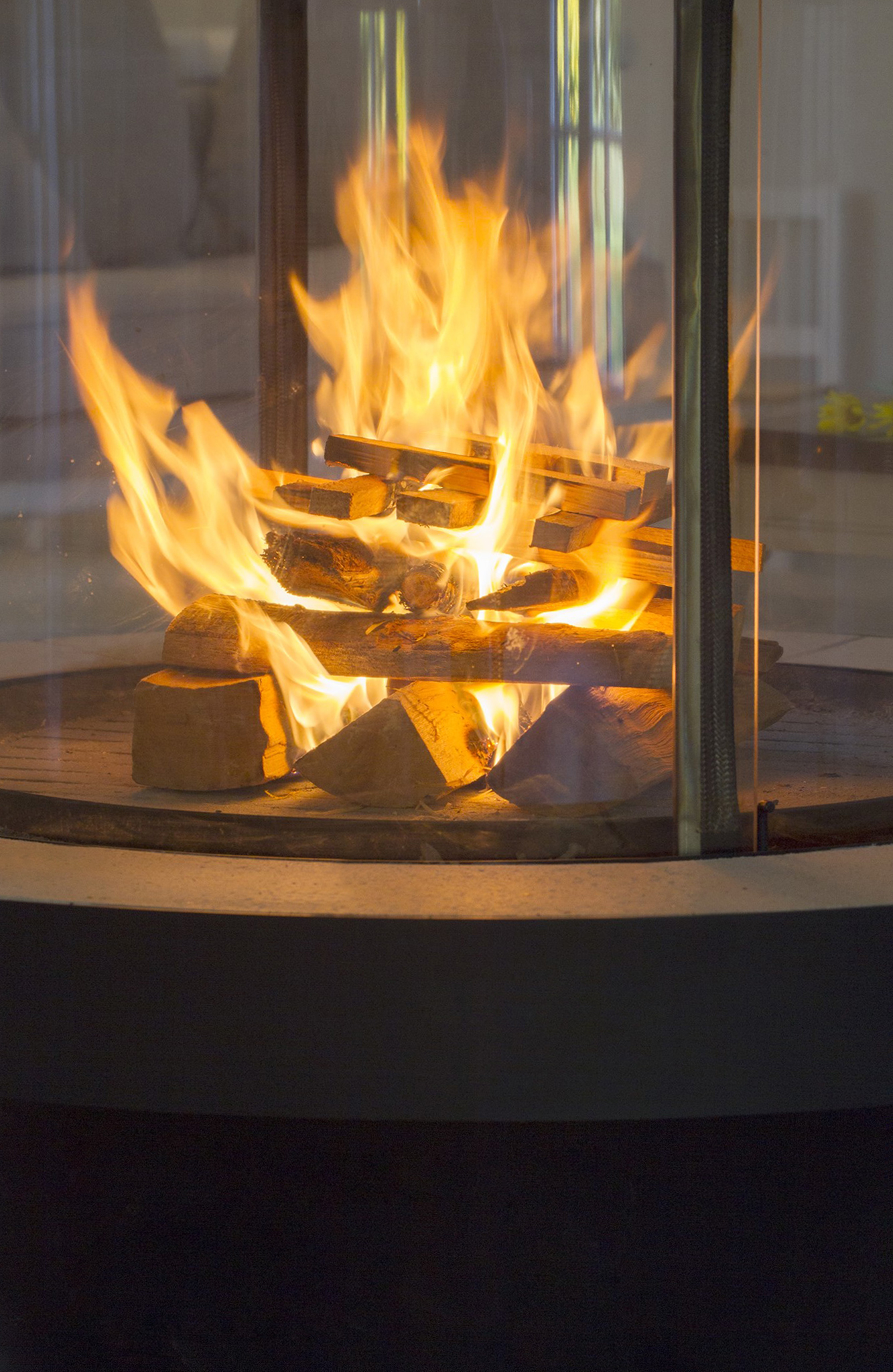 How to Determine the Right Size Fireplace for Your Space