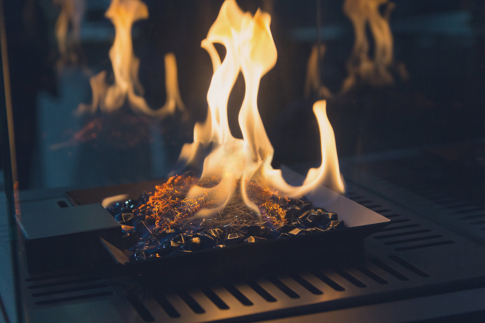 How Two-Sided Gas Fireplaces Enhance Ambiance and Comfort in Any Room?